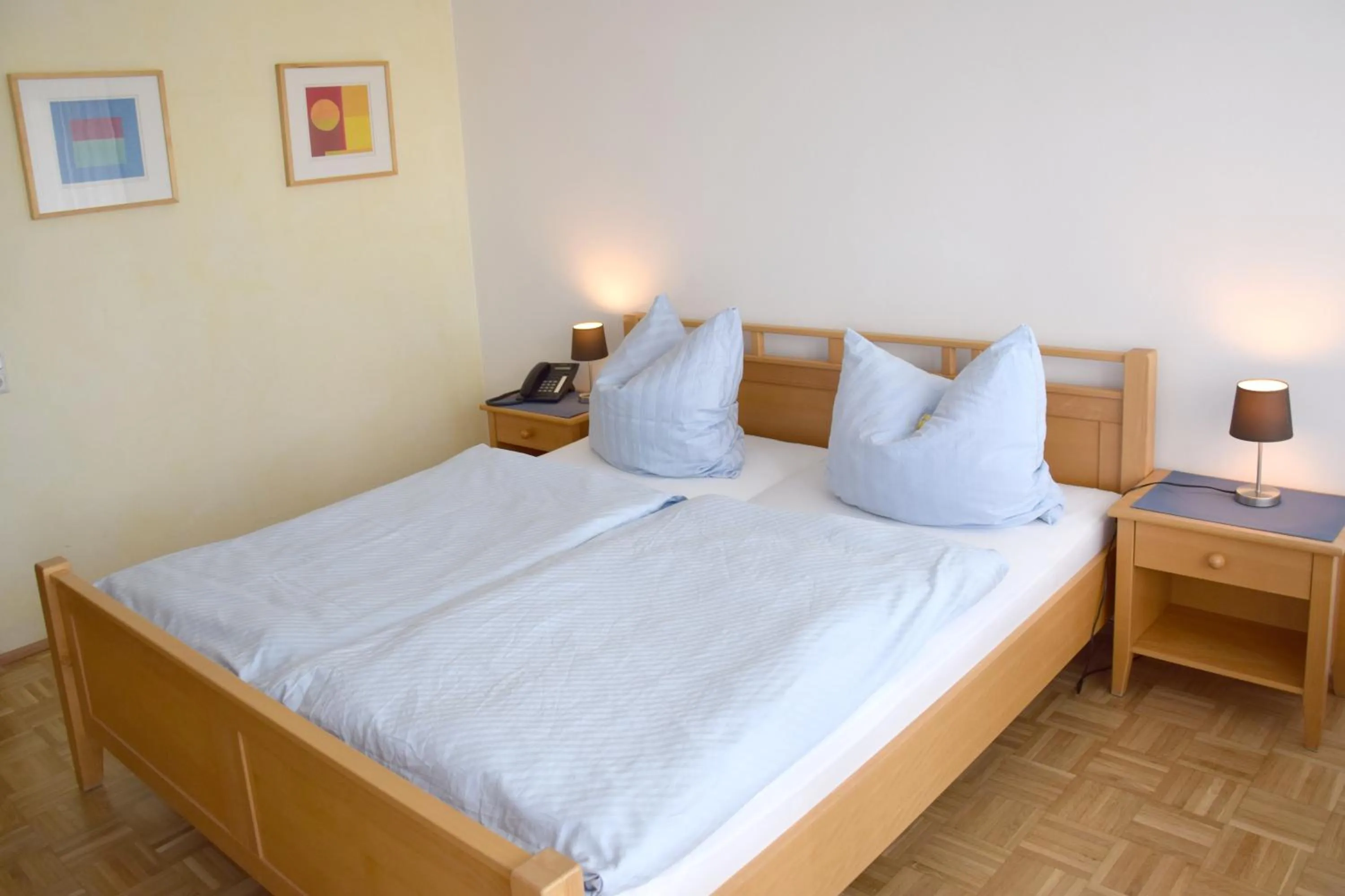 Bed in Hotel im Homburger Ländchen