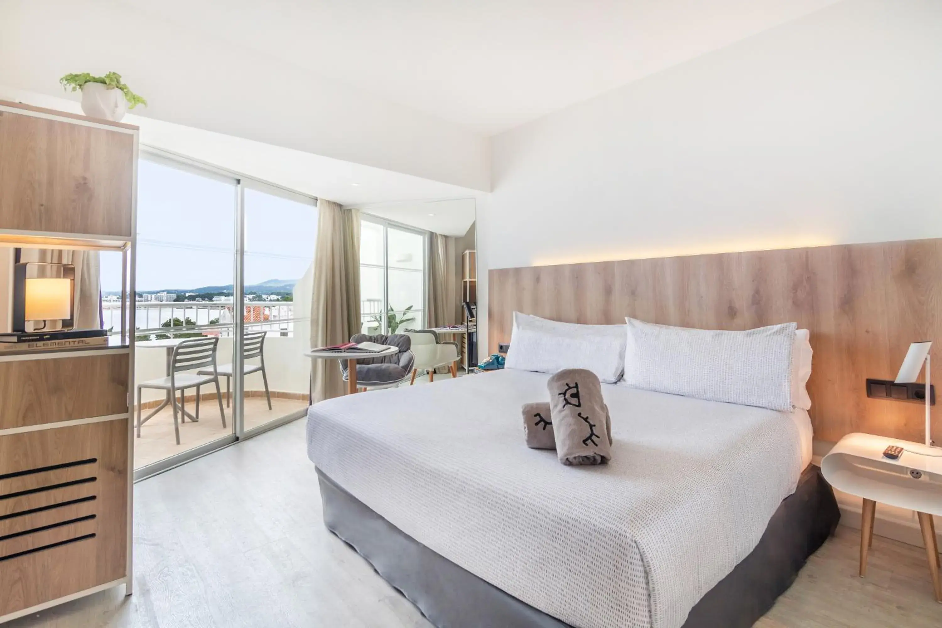 Bed in INNSiDE by Meliá Ibiza Beach Bed in INNSiDE by Meliá Ibiza Beach