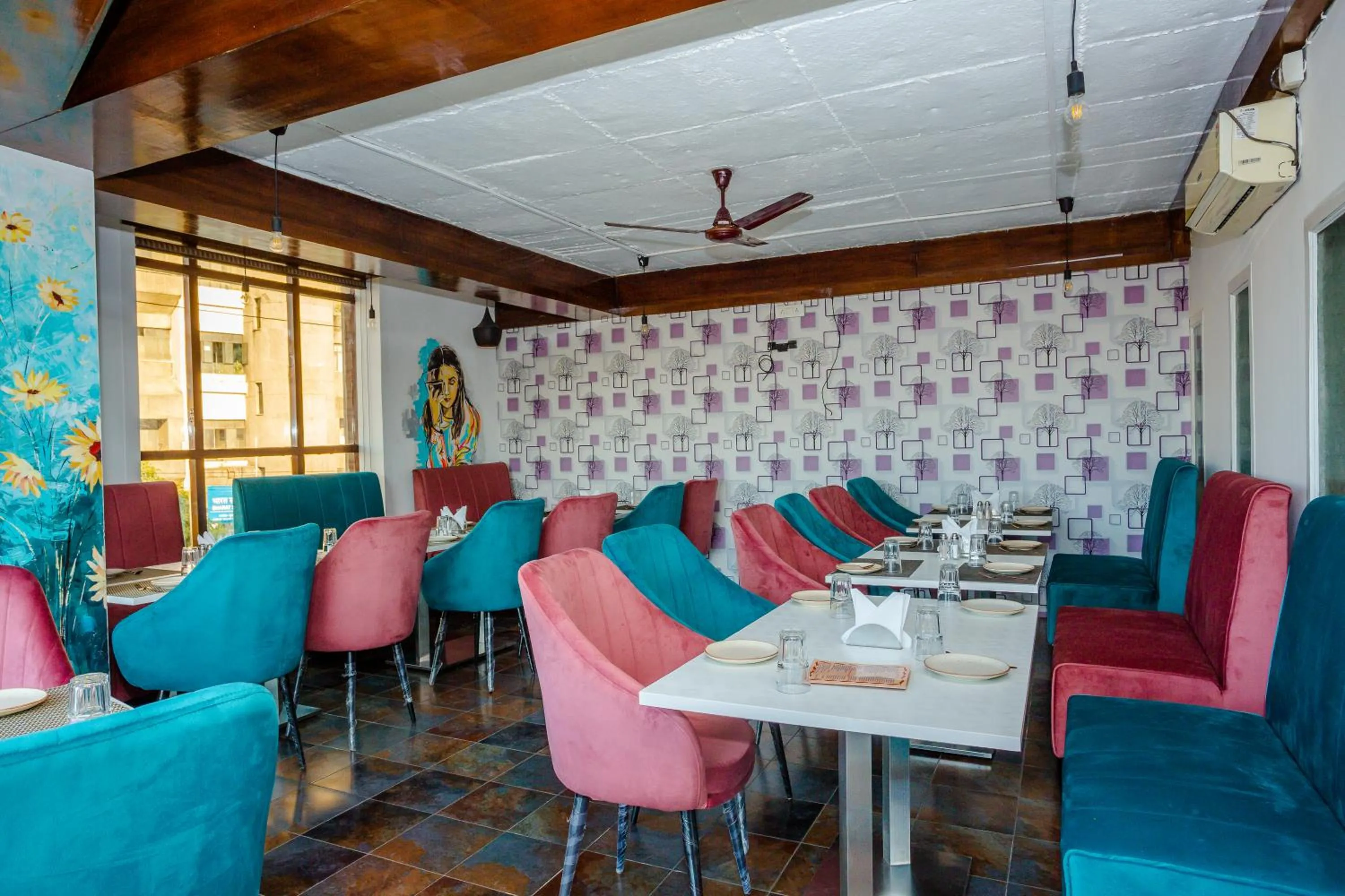 Restaurant/places to eat in HOTEL DOON