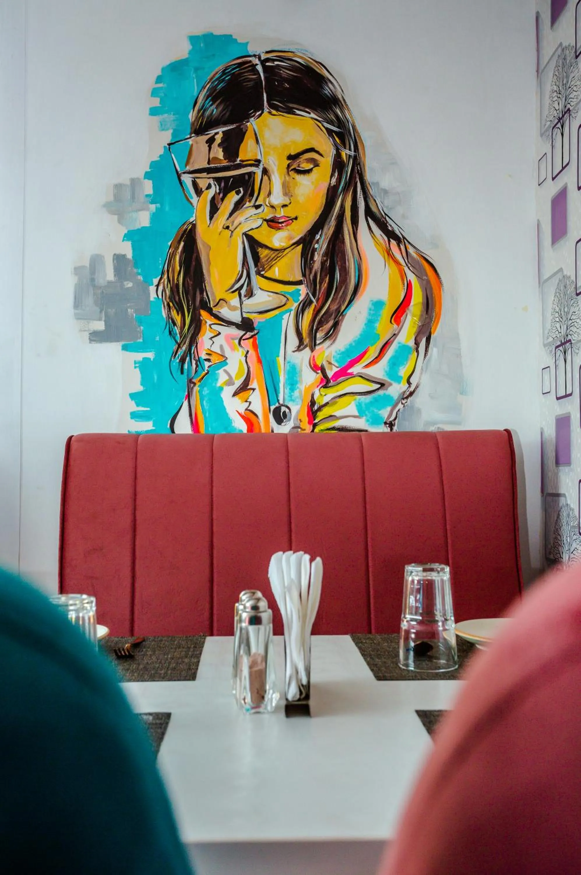 Restaurant/places to eat in HOTEL DOON