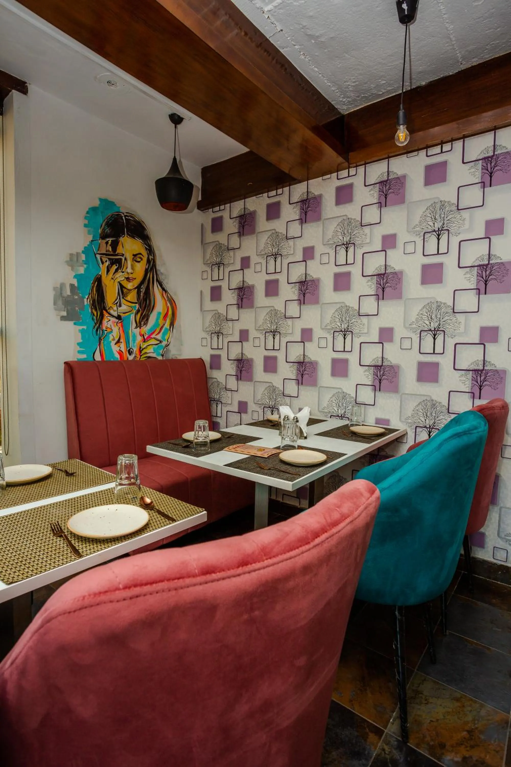 Restaurant/places to eat in HOTEL DOON