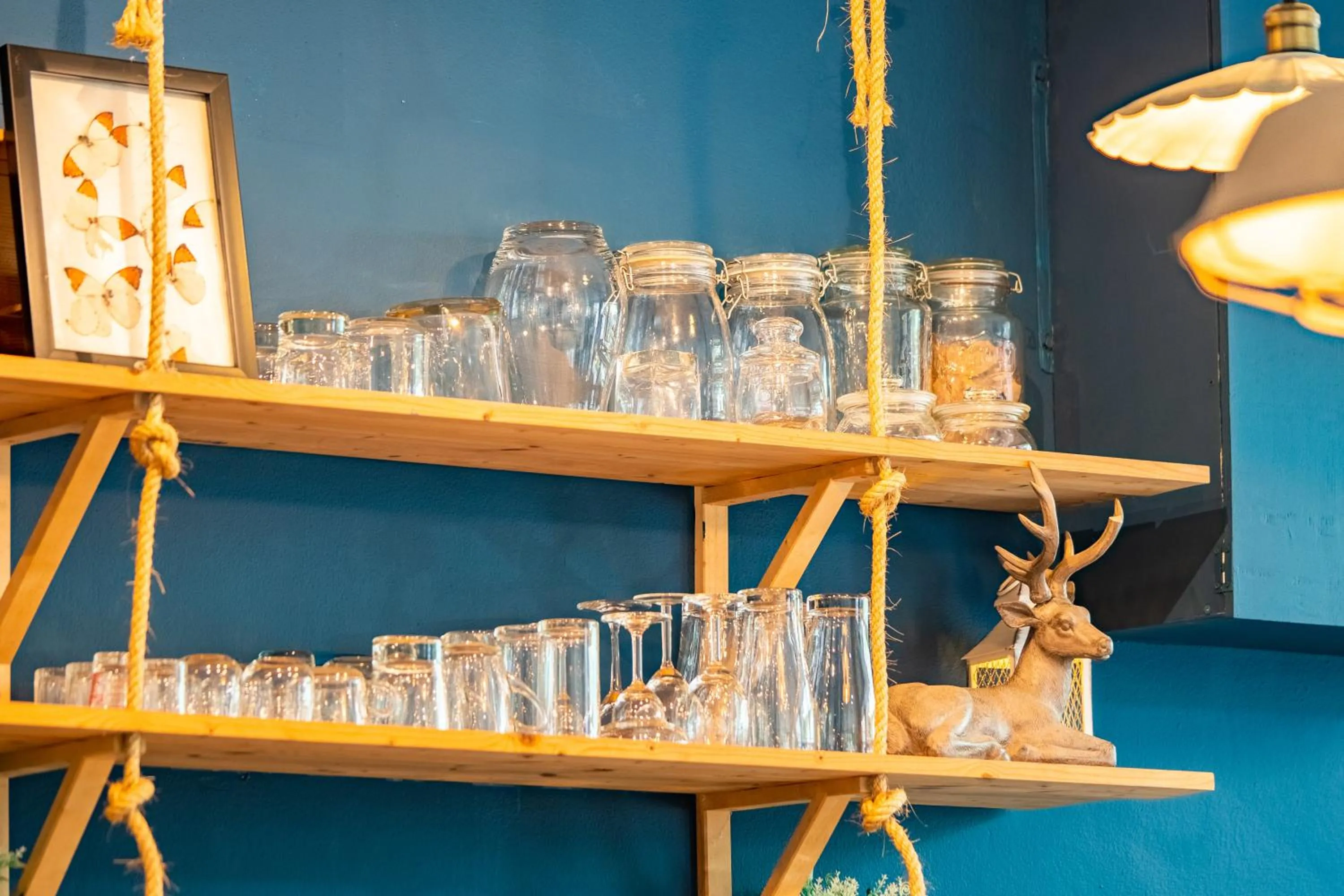 Food and drinks in Meow Cat Cafe & Hotel