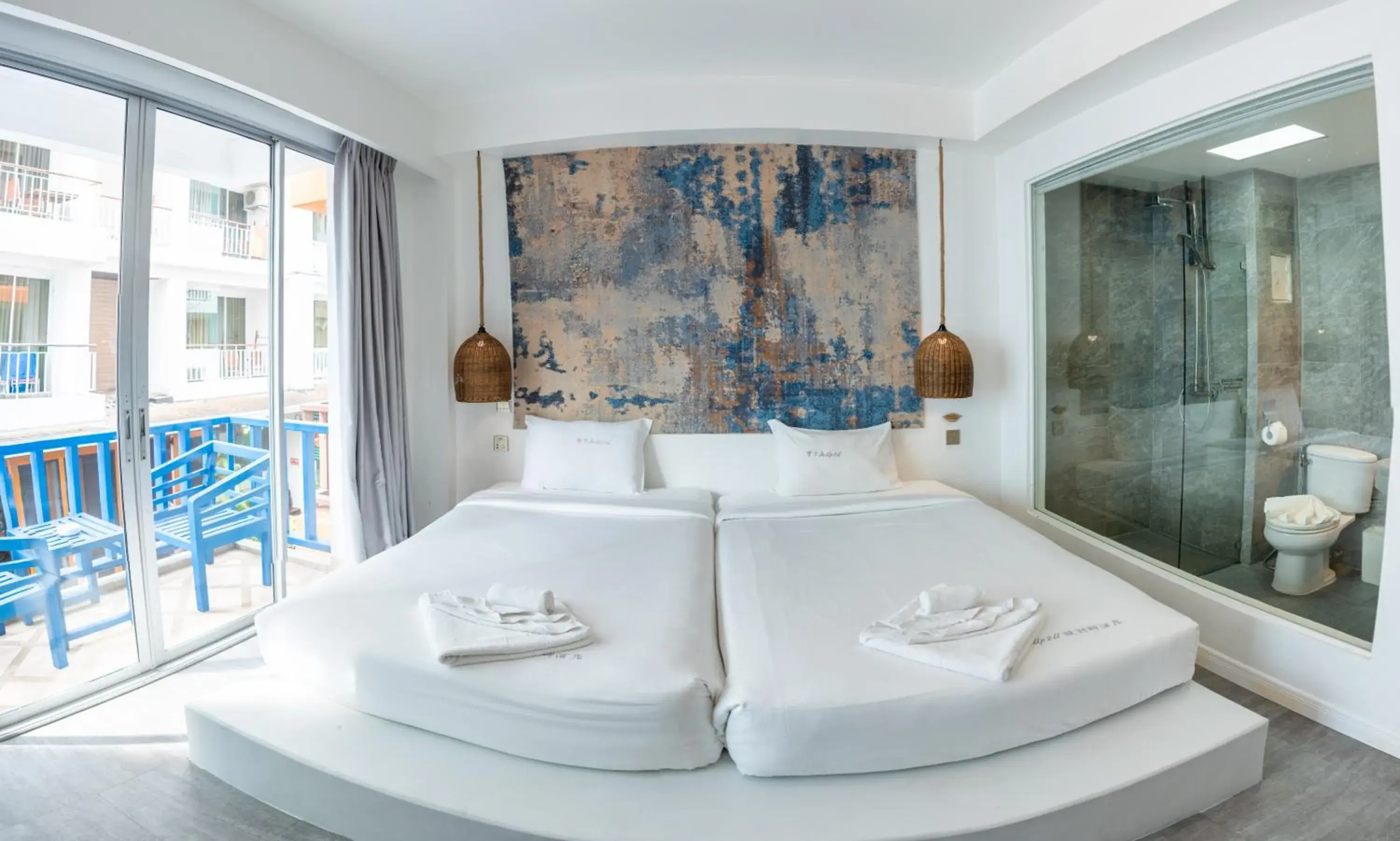 Deluxe Double or Twin Room in Meow Cat Cafe & Hotel Deluxe Double or Twin Room in Meow Cat Cafe & Hotel