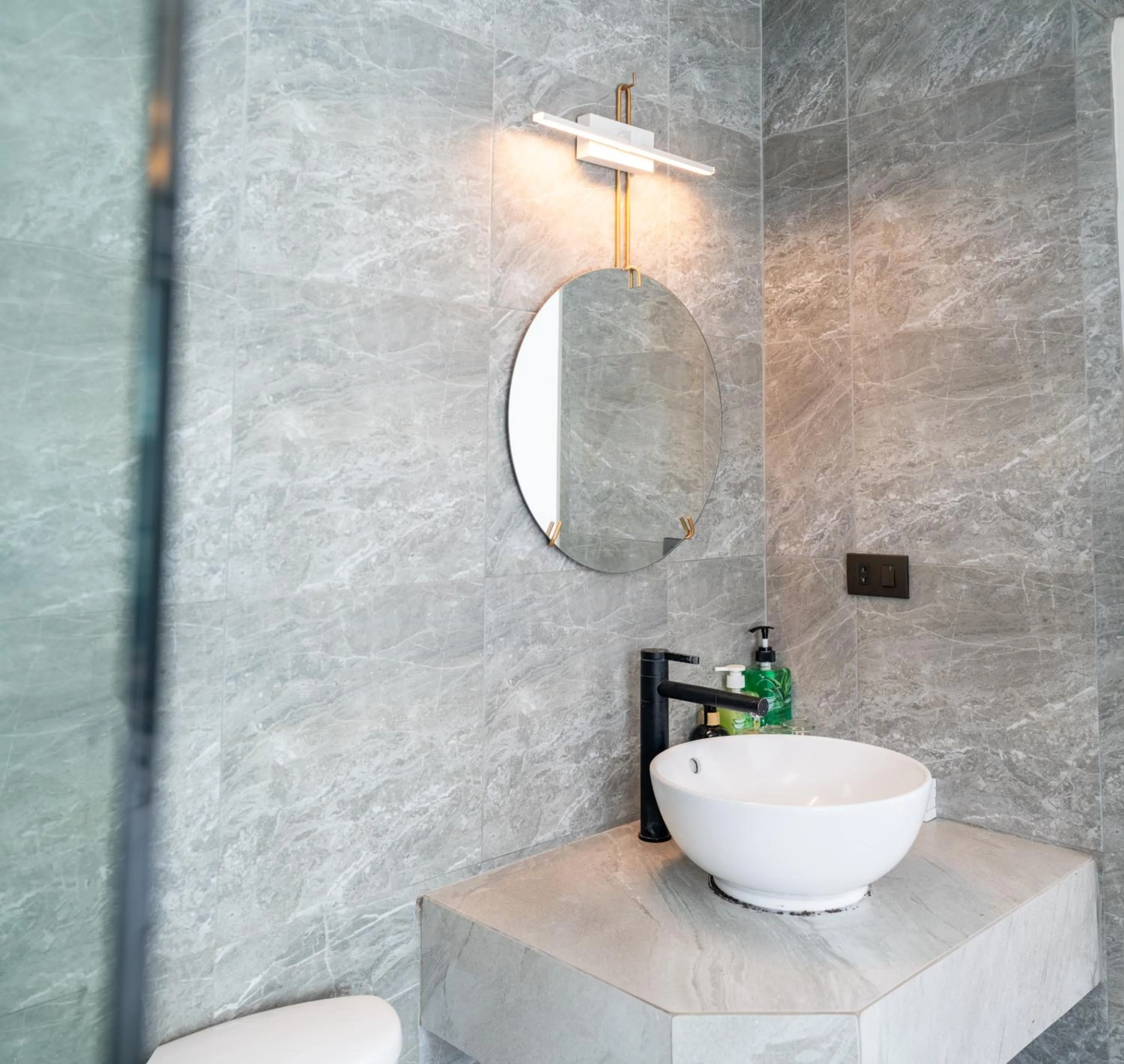 Toilet in Meow Cat Cafe & Hotel