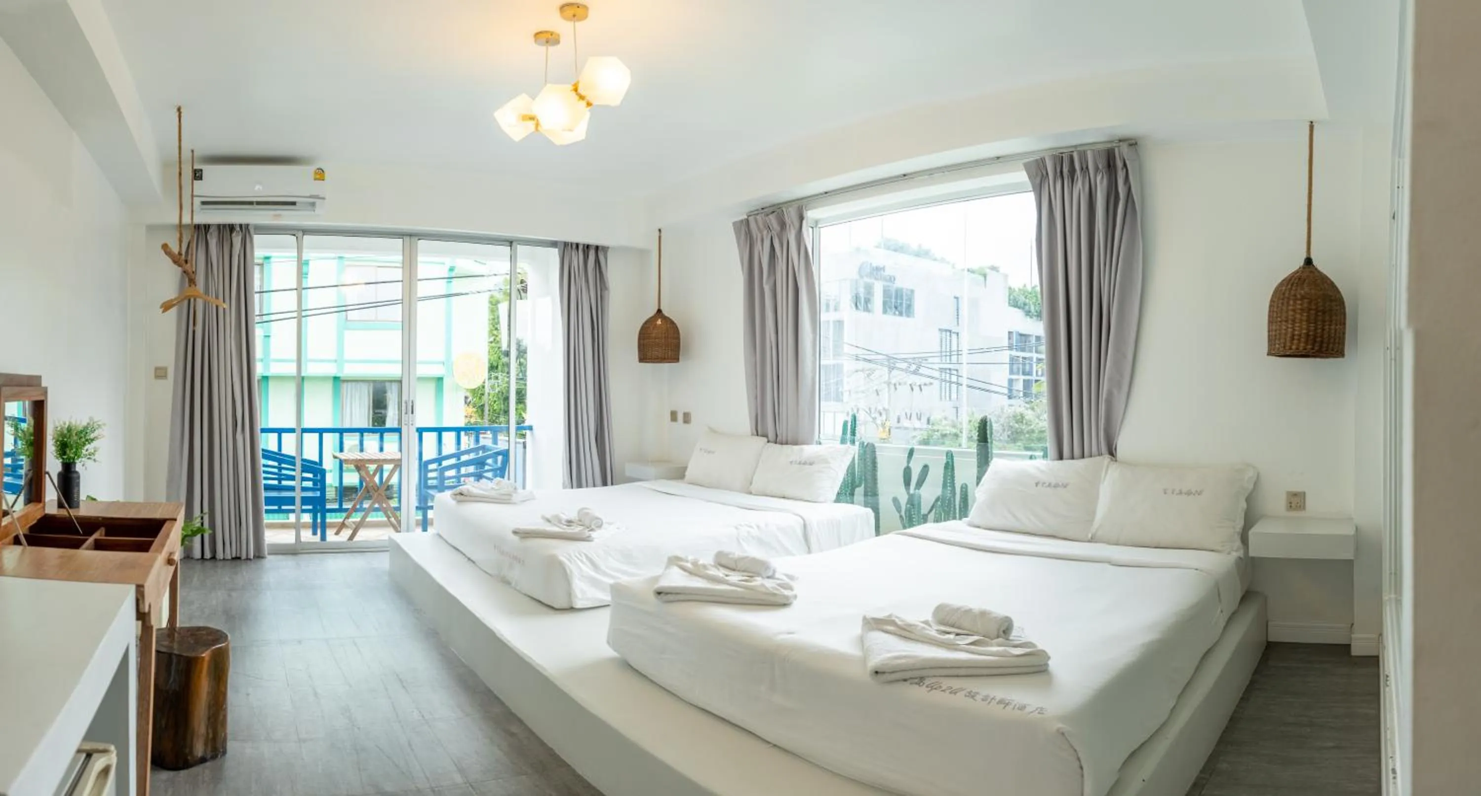 Photo of the whole room, Bed in Meow Cat Cafe & Hotel