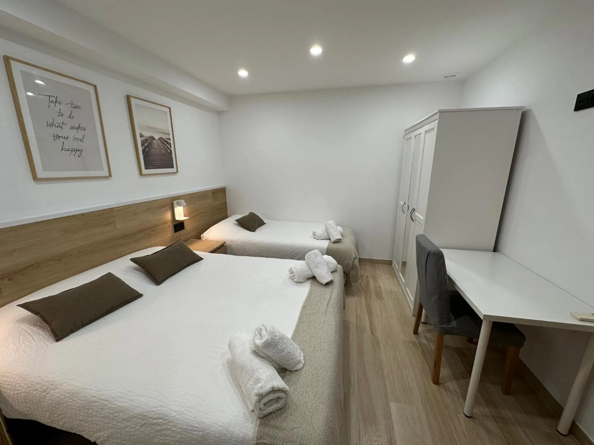 Photo of the whole room, Bed in Hostal Alogar