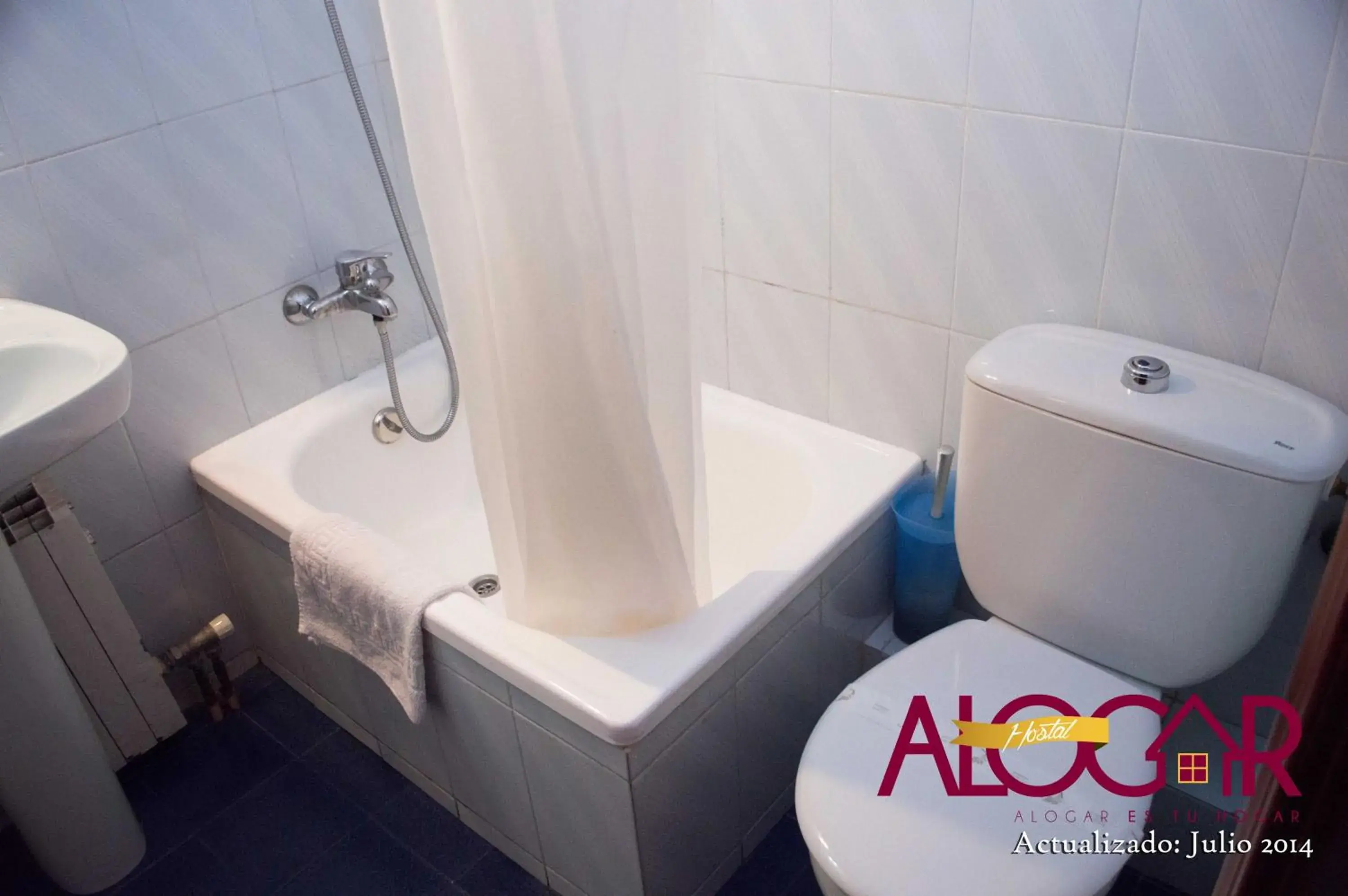 Double or Twin Room with Private Bathroom in Hostal Alogar Double or Twin Room with Private Bathroom in Hostal Alogar