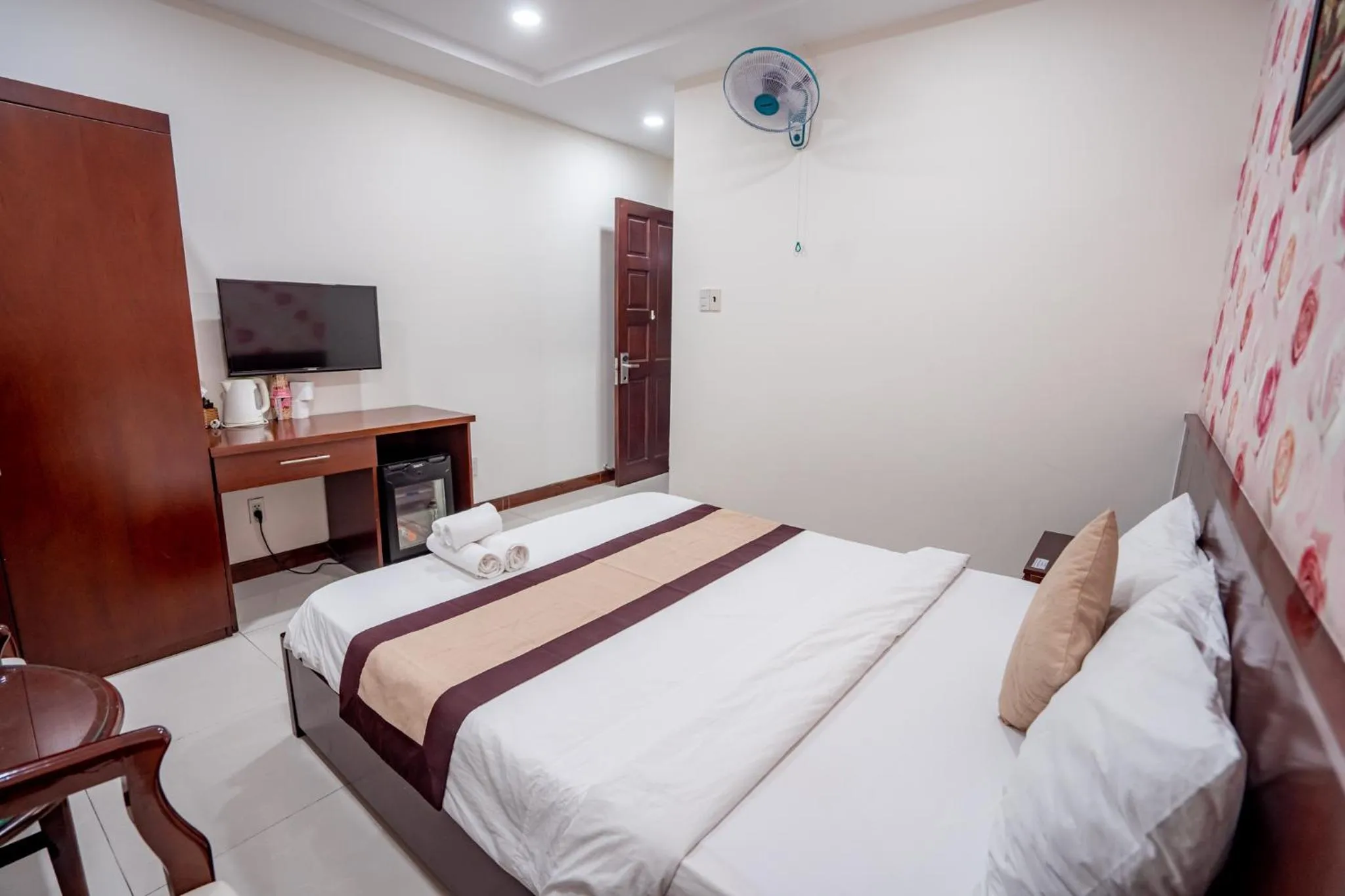 TV and multimedia, Bed in LUXURY HOTEL HẬU GIANG