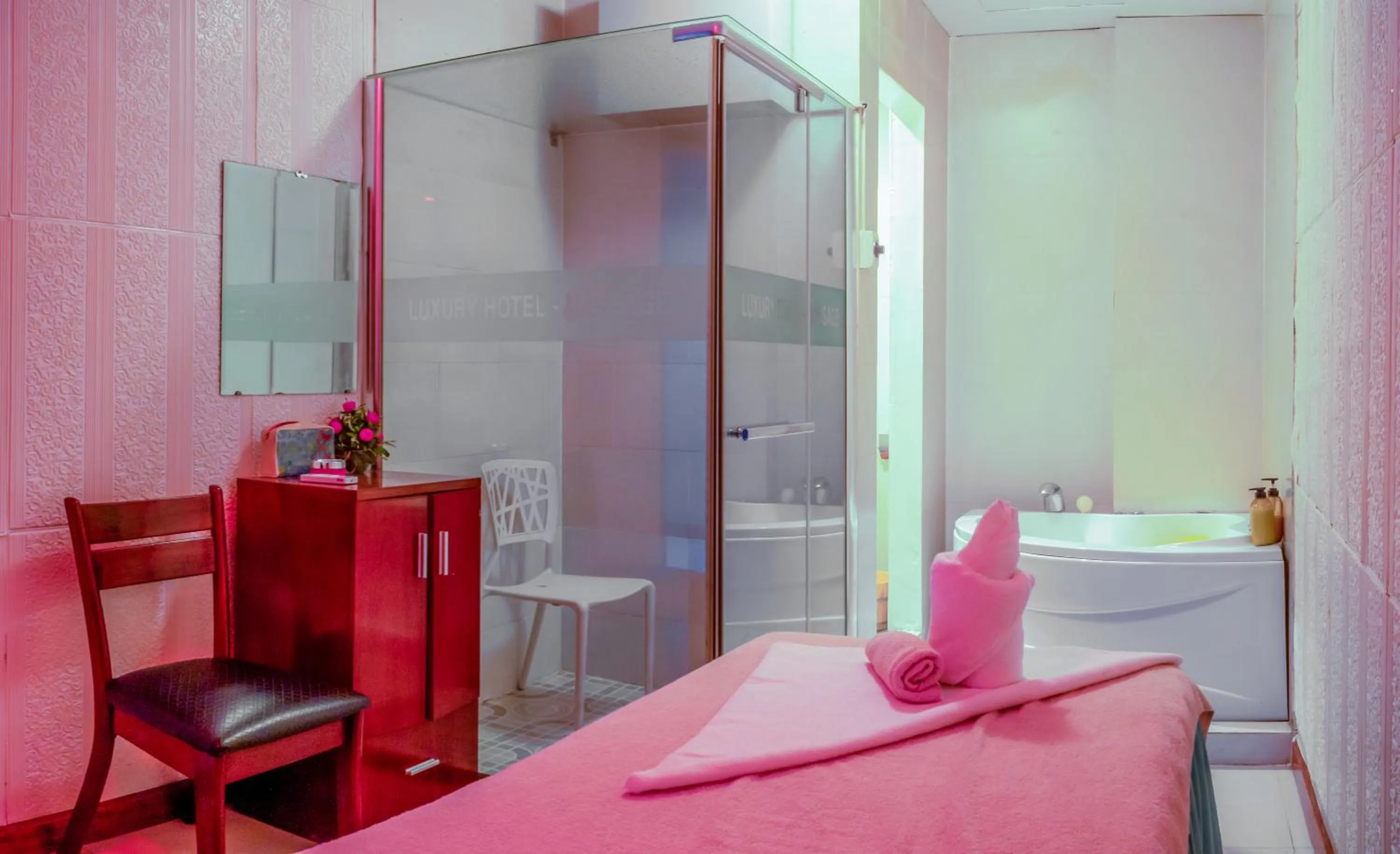 Bathroom, Bed in LUXURY HOTEL HẬU GIANG