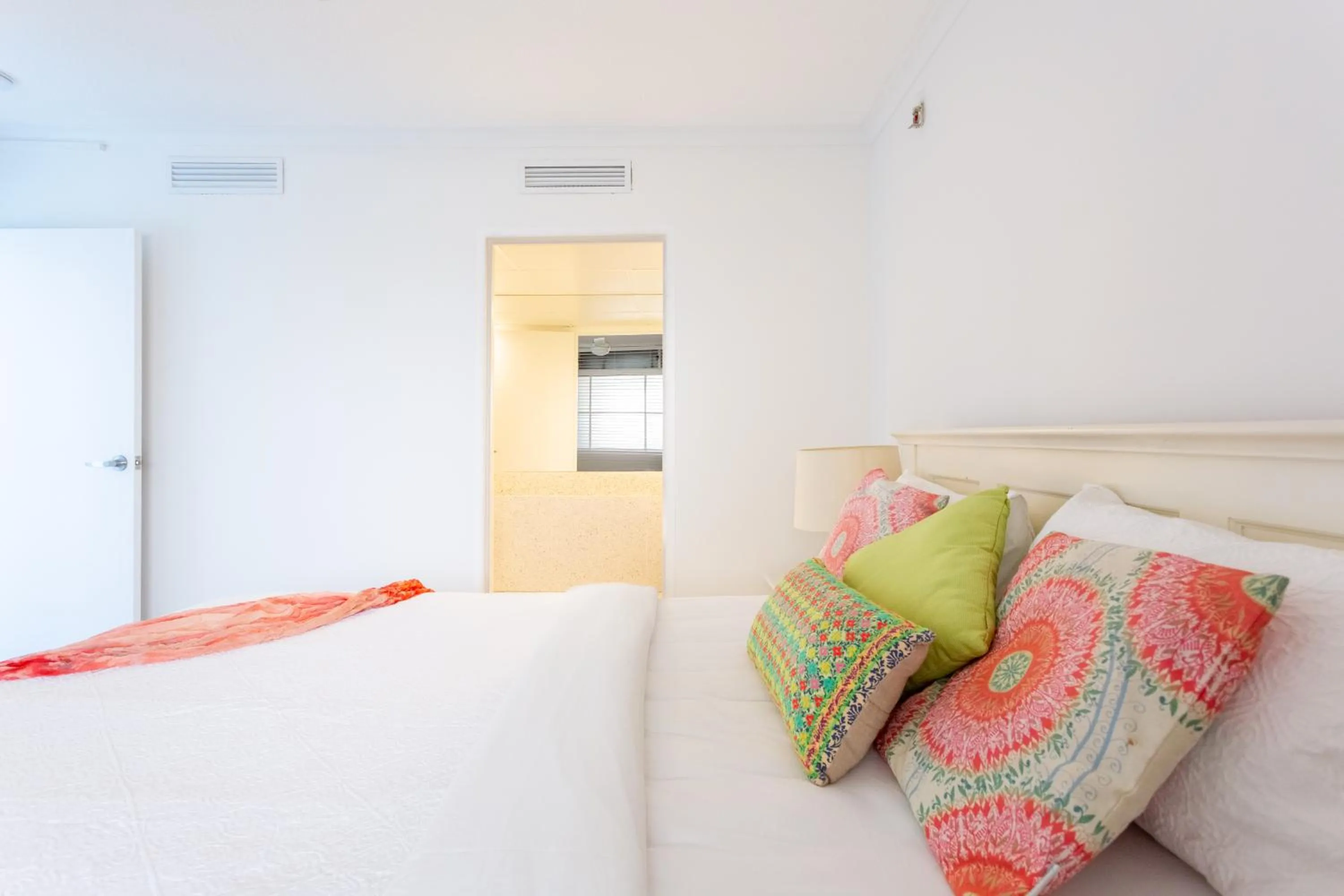 Bed in Oceanfront Family Apartment Pool & BBQ