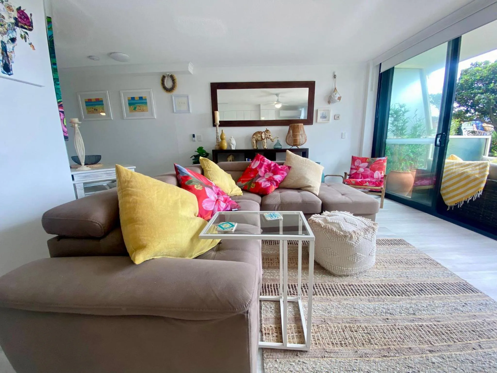Living room in Oceanfront Family Apartment Pool & BBQ