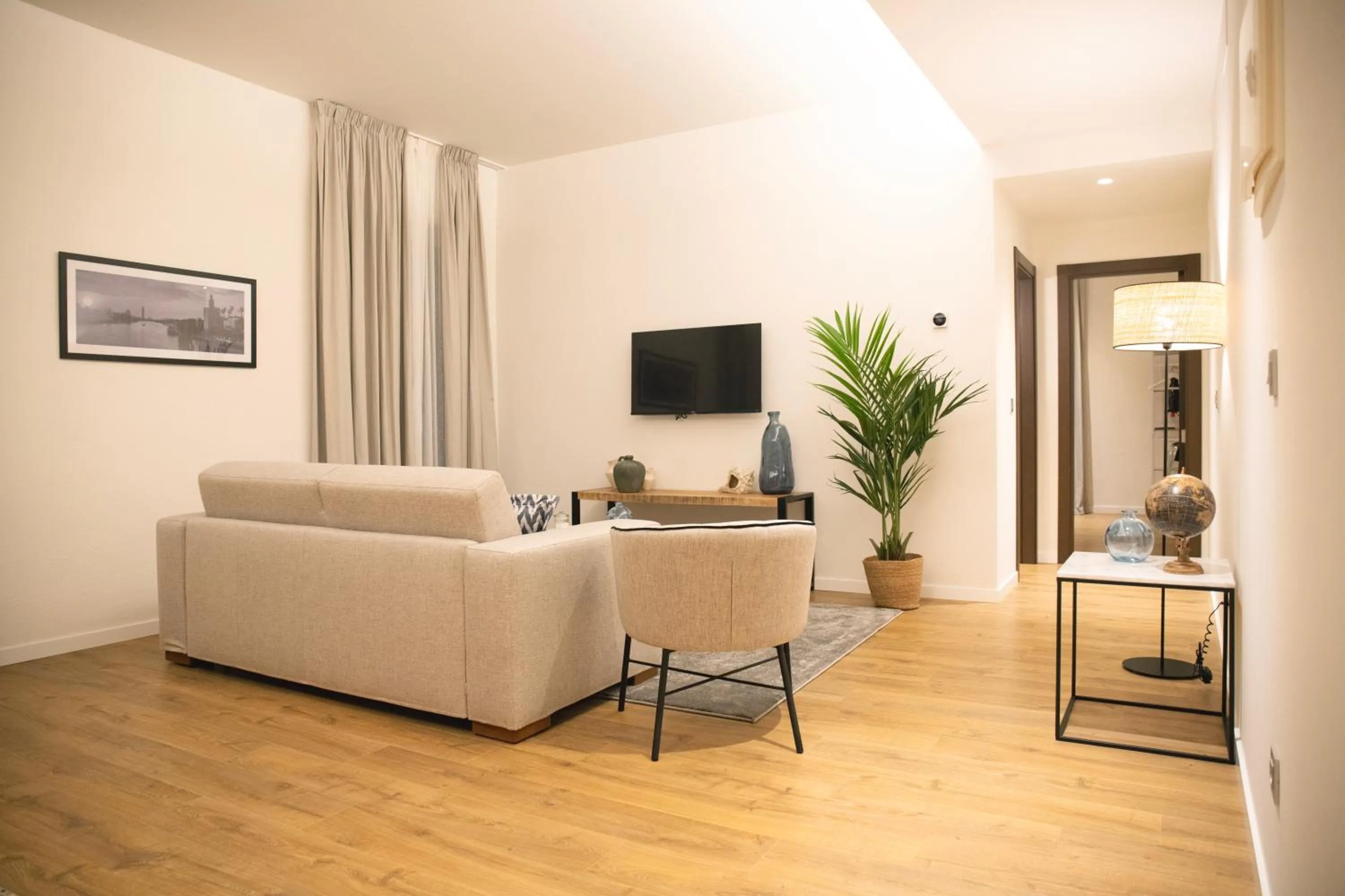 TV and multimedia in nQn Aparts & Suites Sevilla