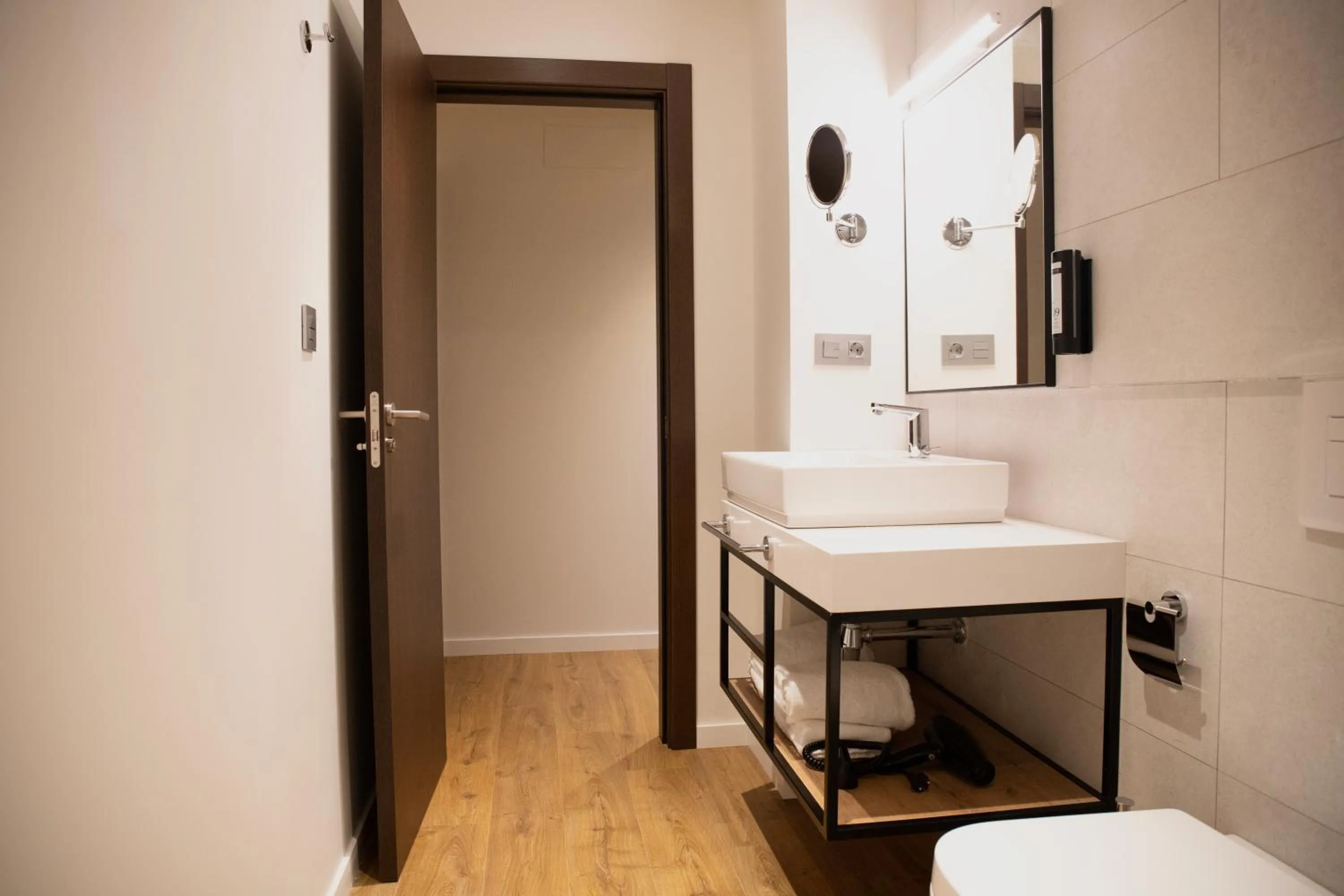 Bathroom in nQn Aparts & Suites Sevilla