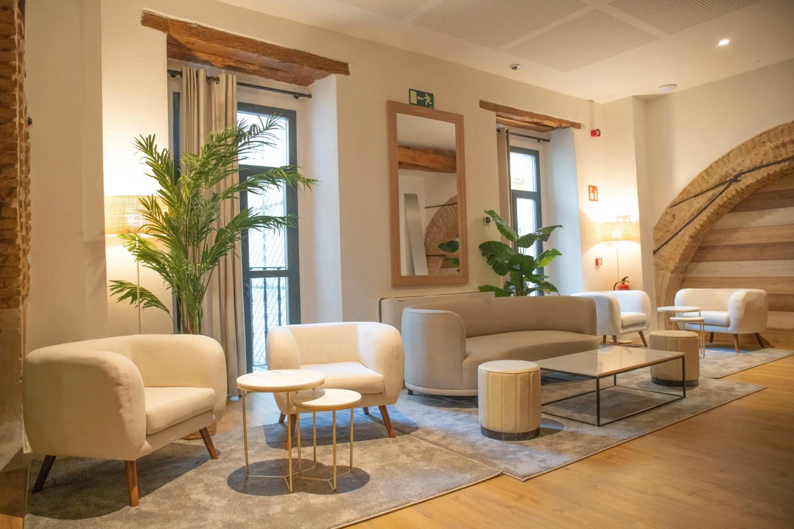 Communal lounge/ TV room in nQn Aparts & Suites Sevilla