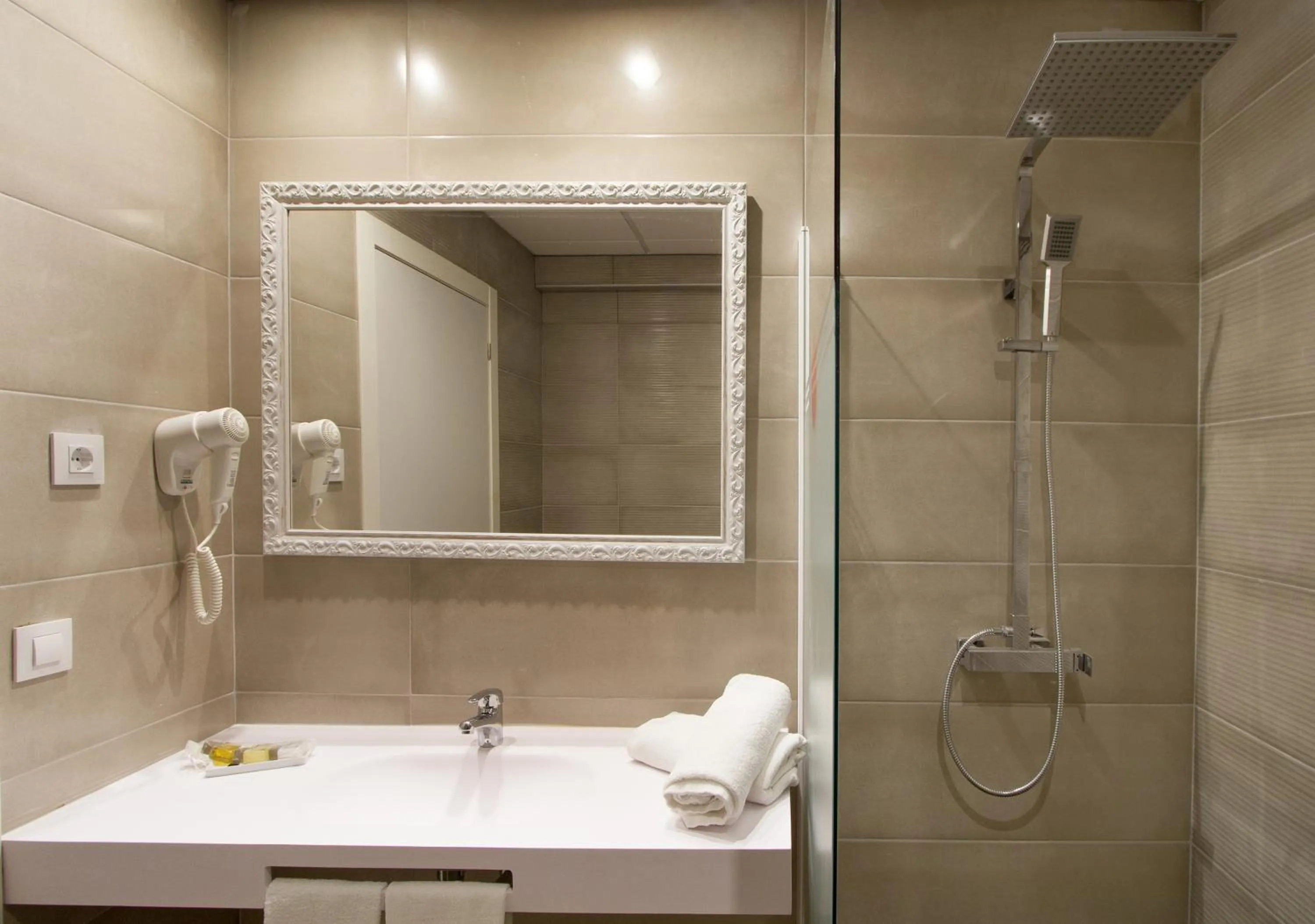 Bathroom in Hotel Sorra Daurada Splash