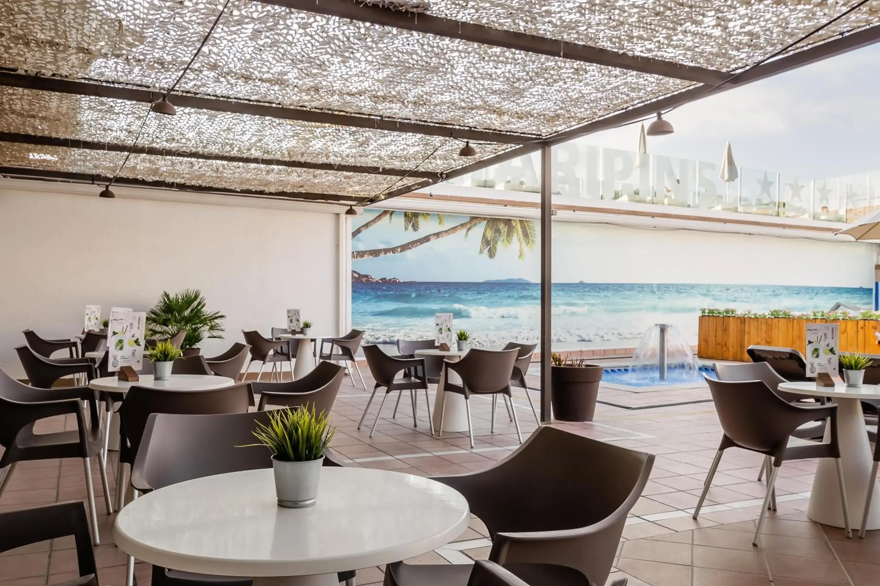 Lounge or bar in ALEGRIA Maripins Lounge or bar in ALEGRIA Maripins