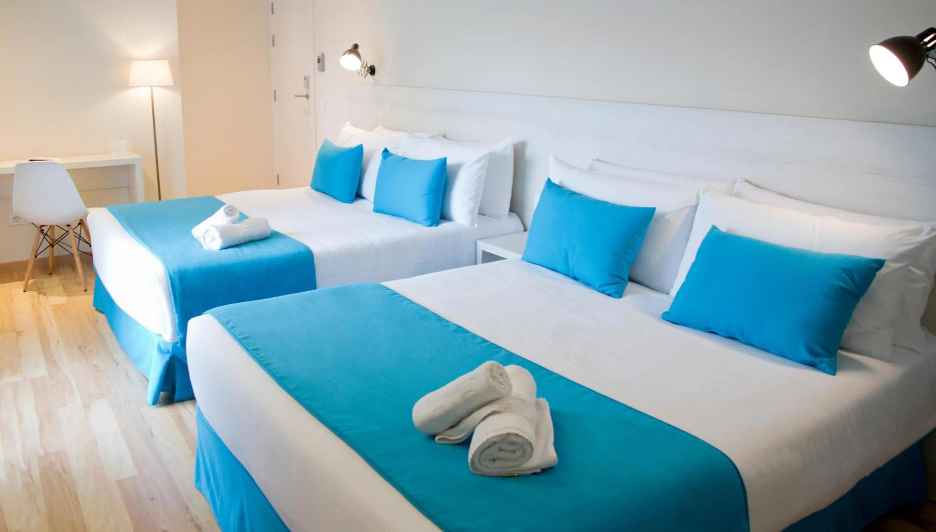 Photo of the whole room, Bed in ALEGRIA Maripins