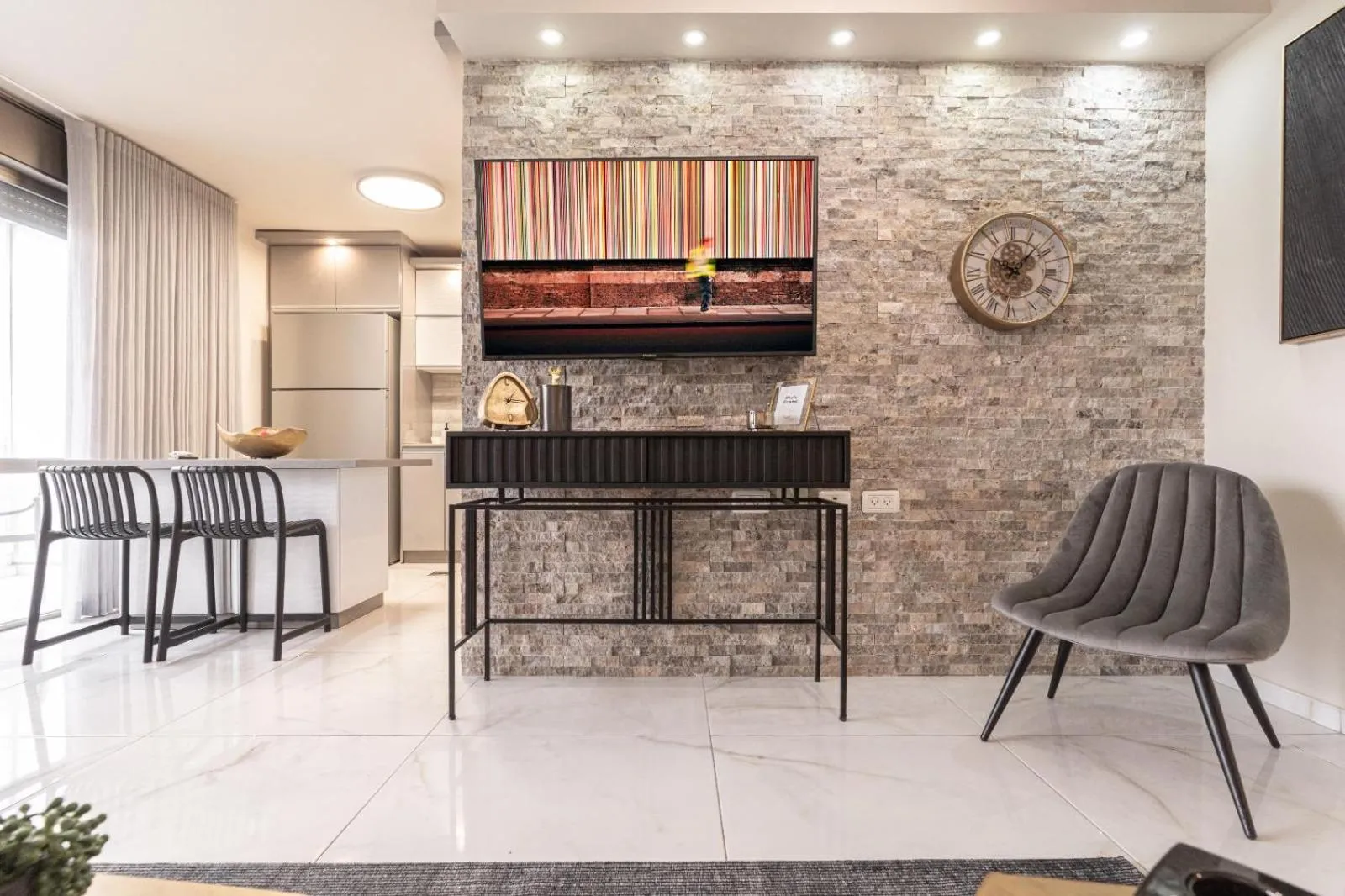 Renovated 2 BR with 2 BTH front Mamilla Mall