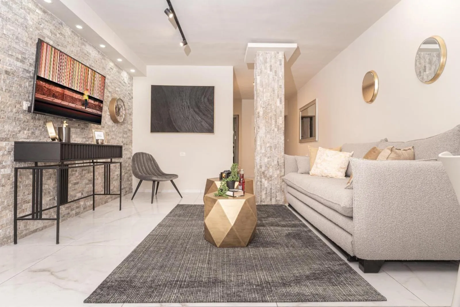 Renovated 2 BR with 2 BTH front Mamilla Mall