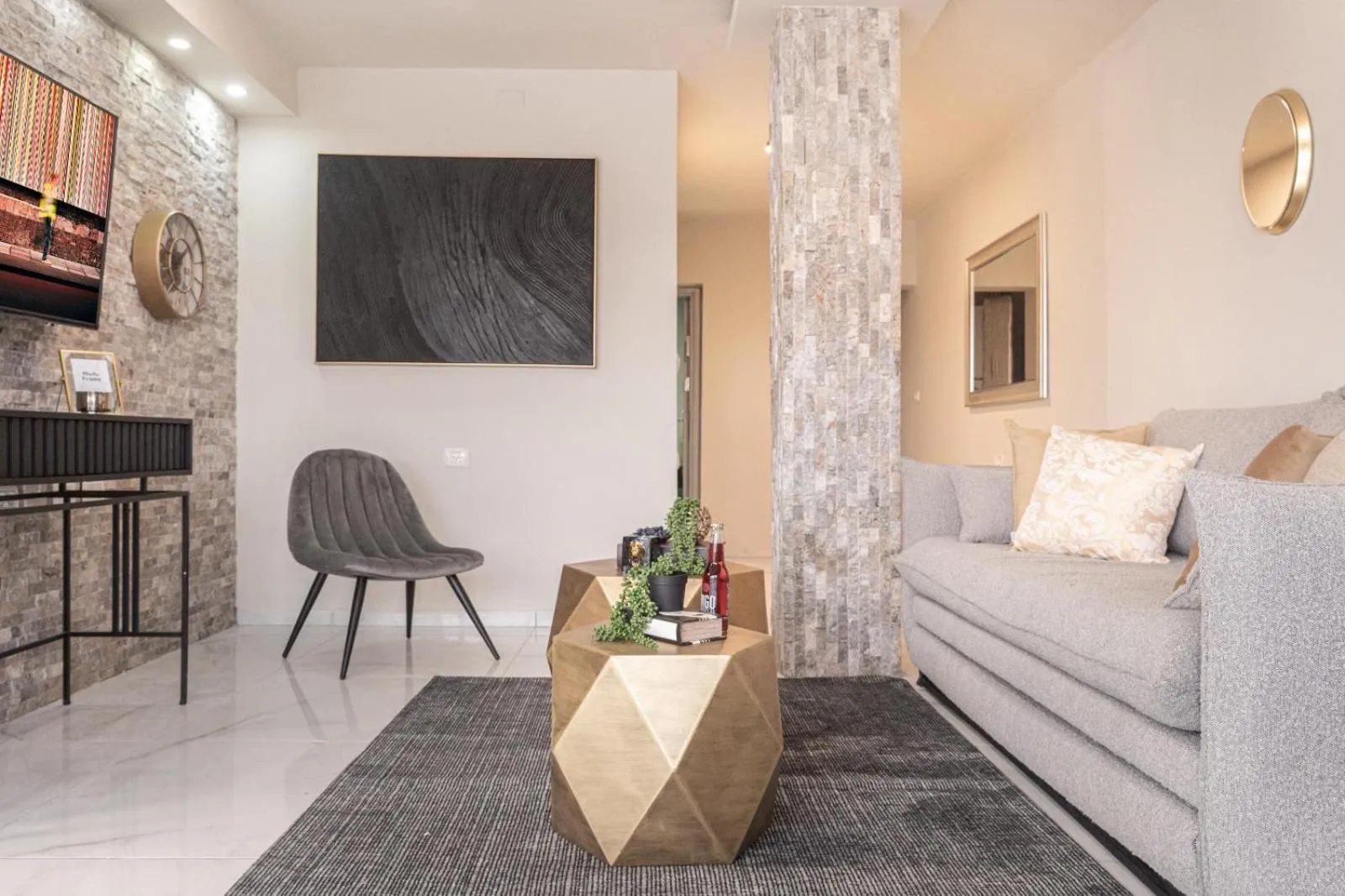 Renovated 2 BR with 2 BTH front Mamilla Mall