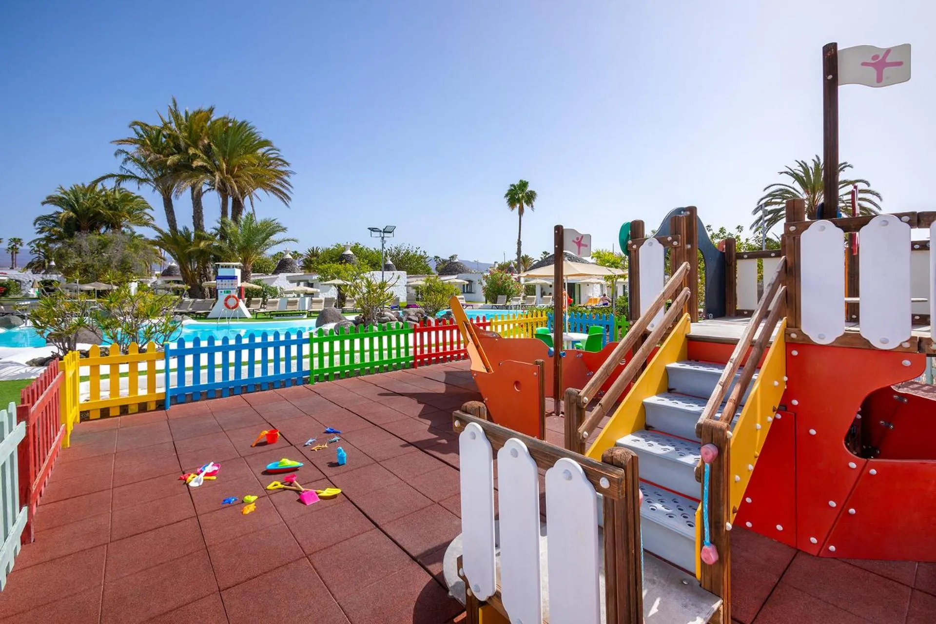 Children play ground in MUR Bungalows Parque Romantico