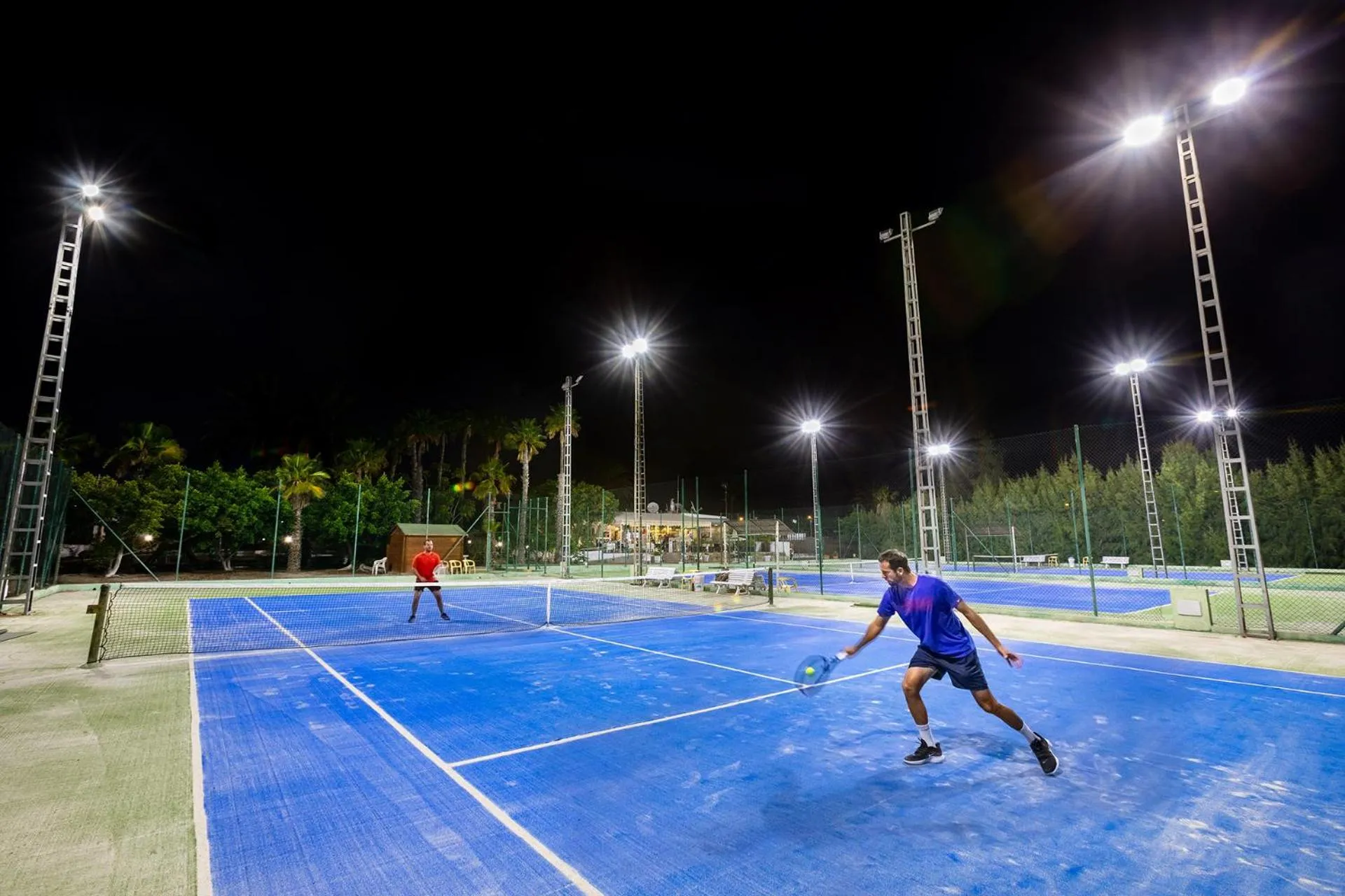Tennis court in MUR Bungalows Parque Romantico