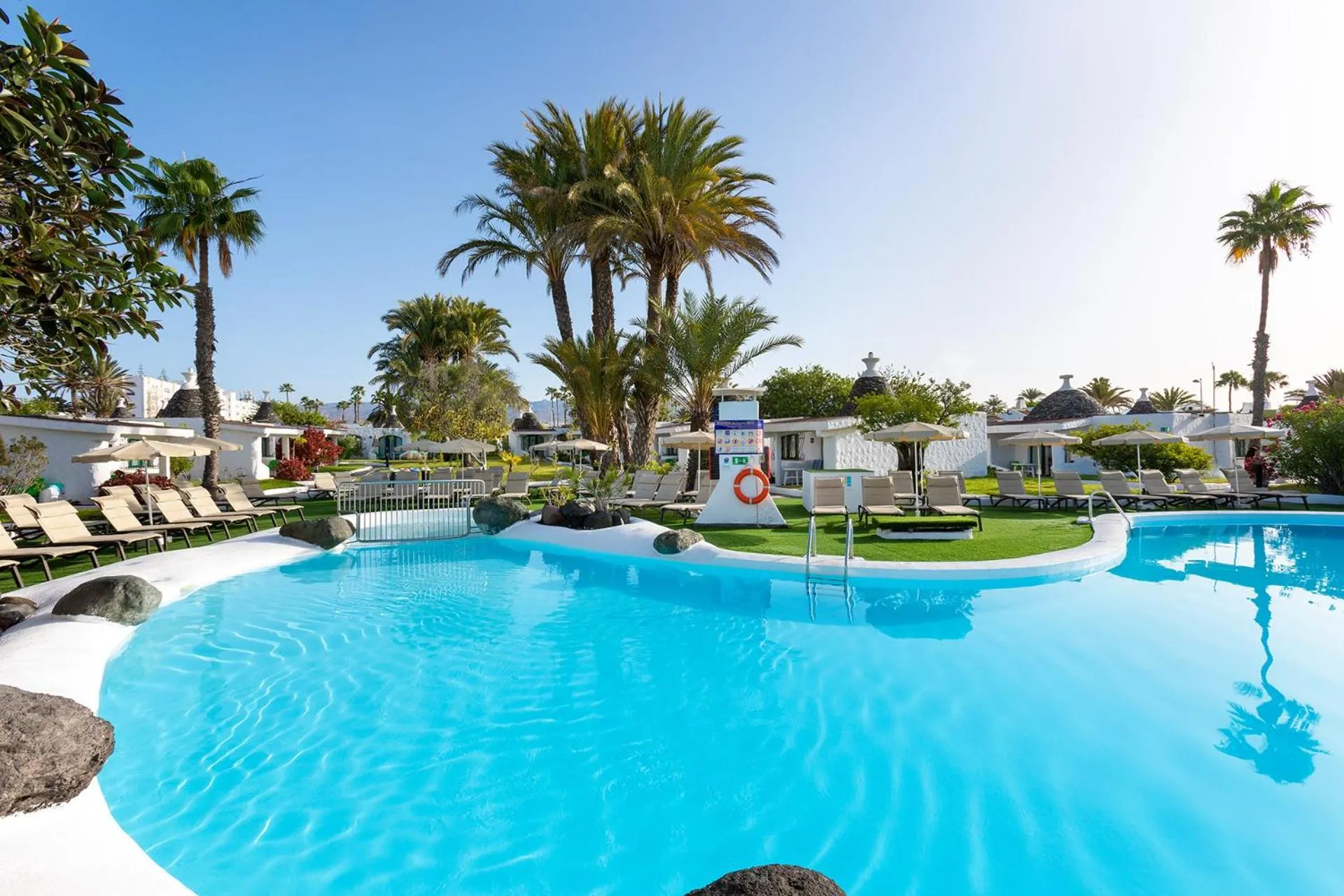 Swimming pool in MUR Bungalows Parque Romantico