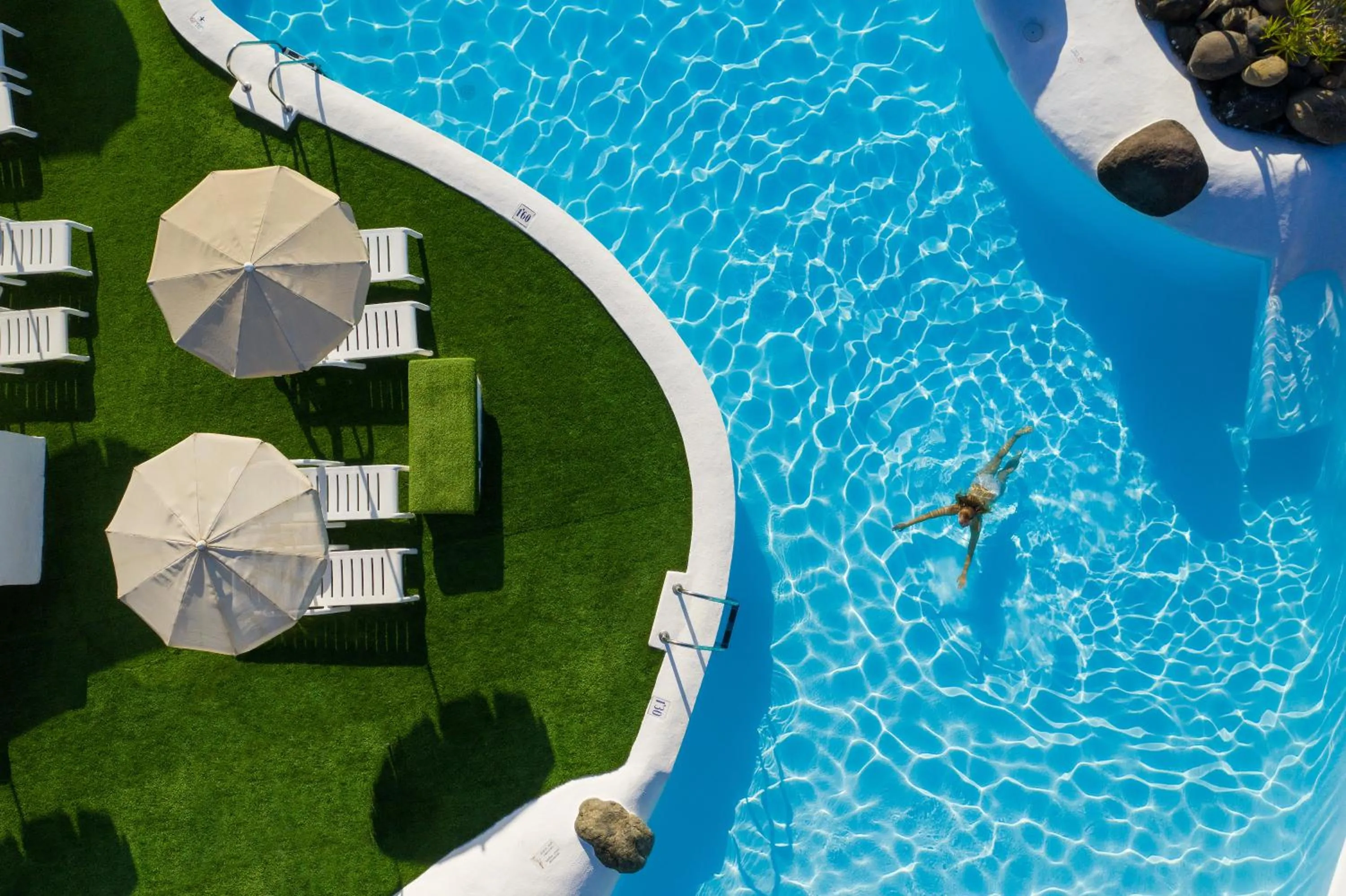 Swimming pool in MUR Bungalows Parque Romantico