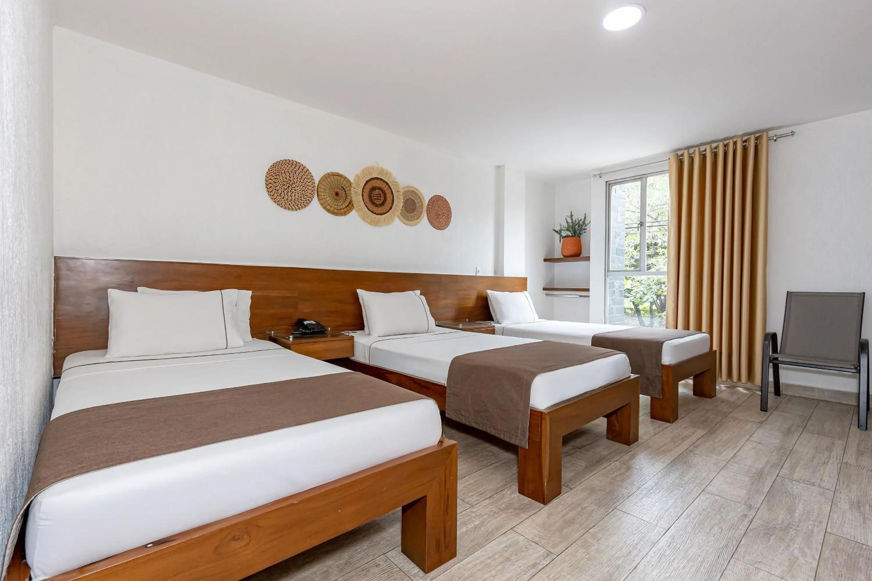 Comfort Triple Room with Shower in Hotel Prada