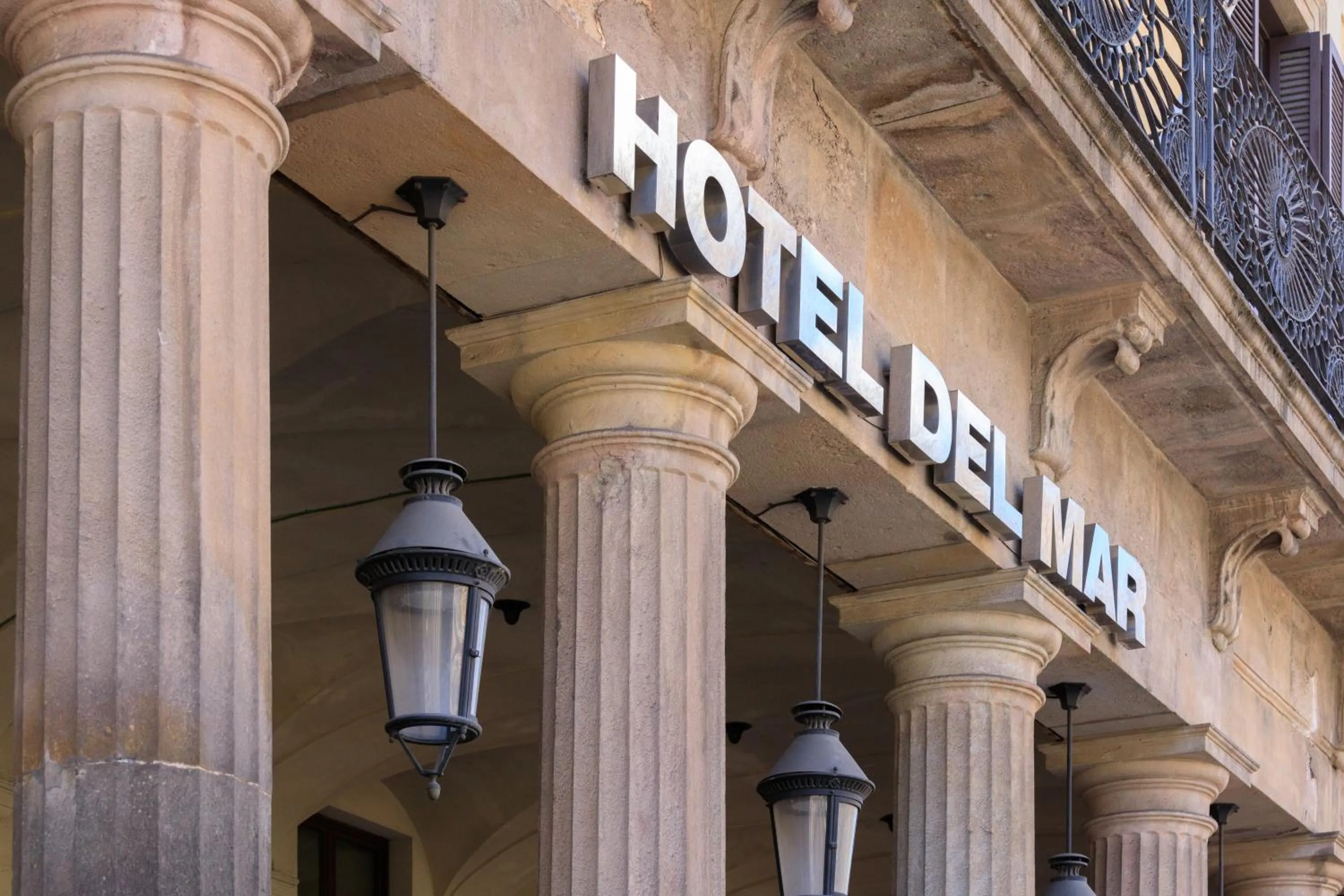 Facade/entrance in Hotel del Mar