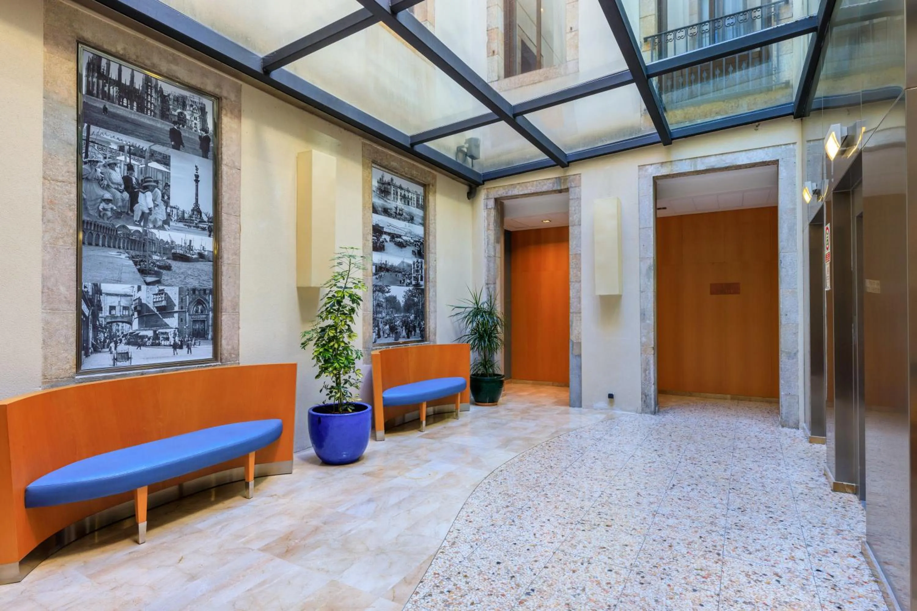 elevator in Hotel del Mar