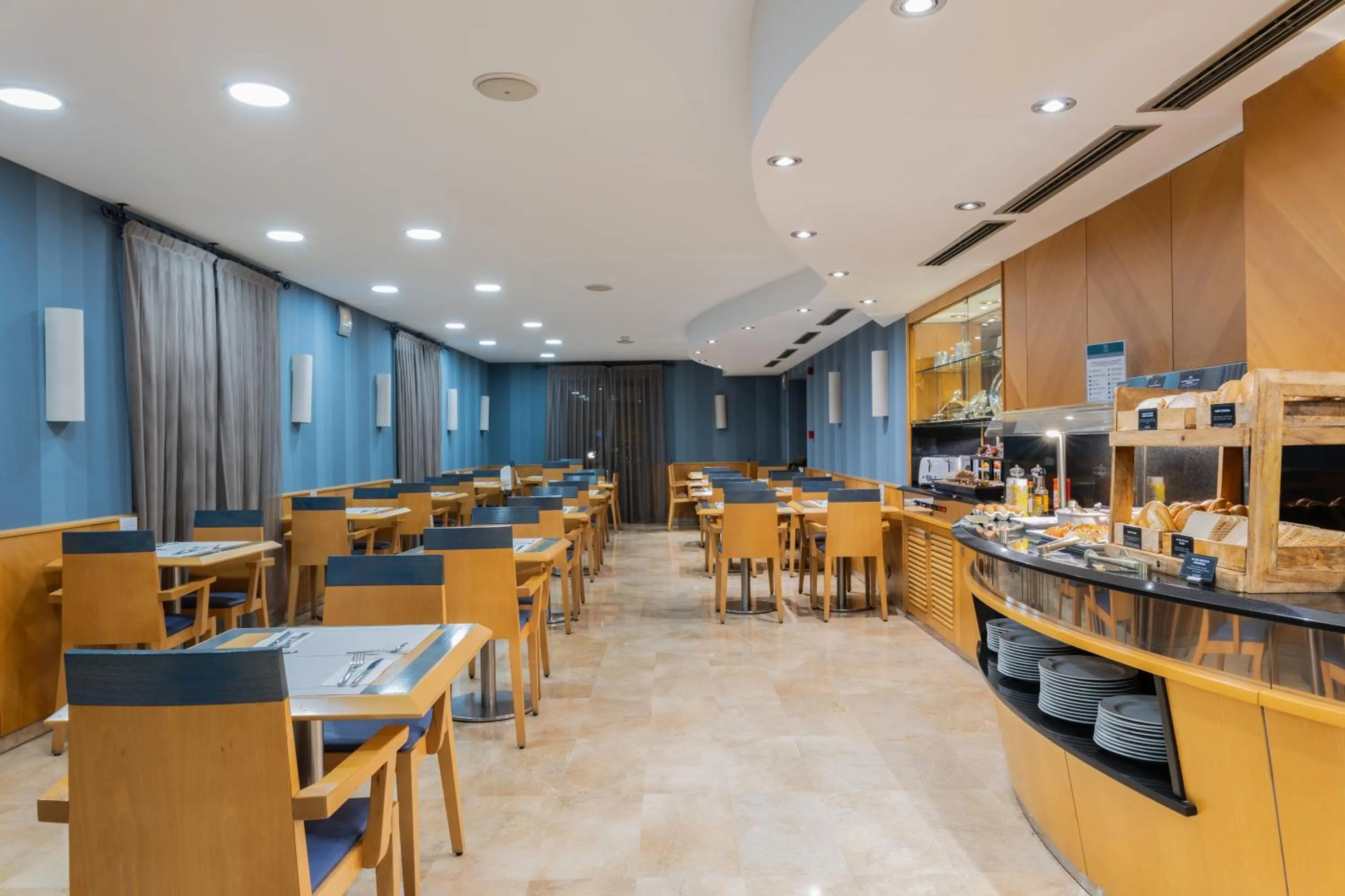 Buffet breakfast in Hotel del Mar