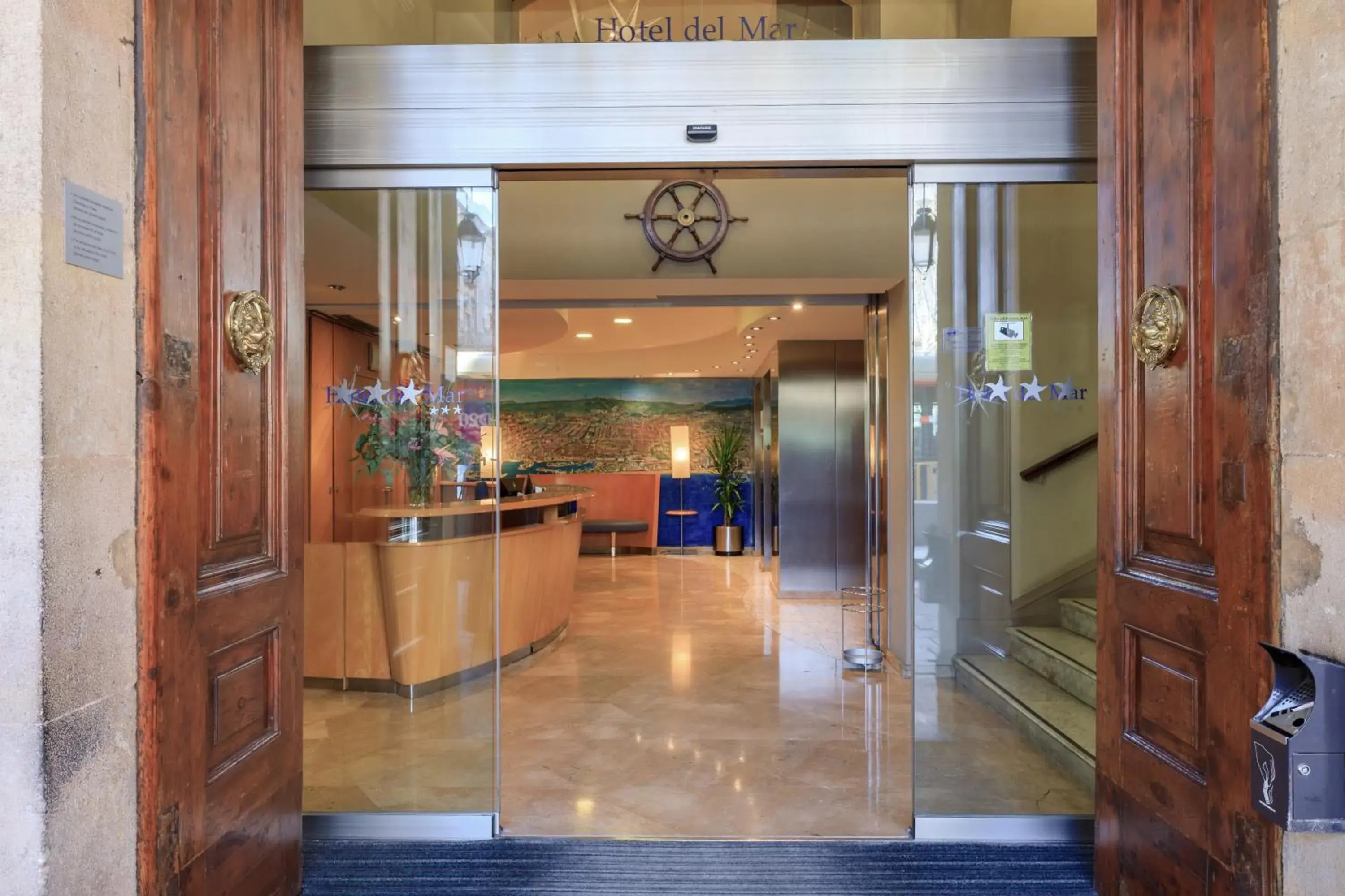 Facade/entrance in Hotel del Mar Facade/entrance in Hotel del Mar