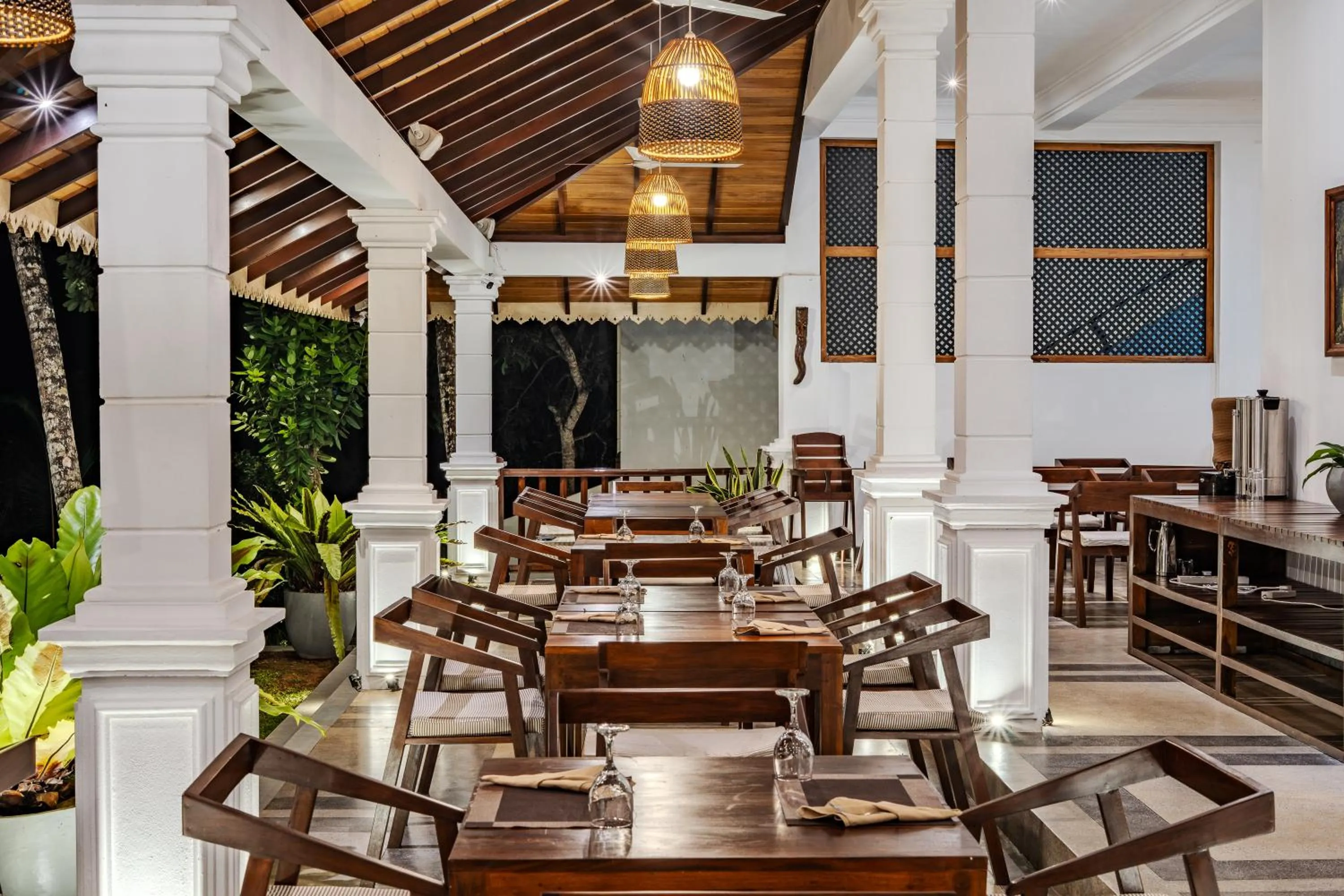 Restaurant/places to eat in Serenity Boutique - Unawatuna