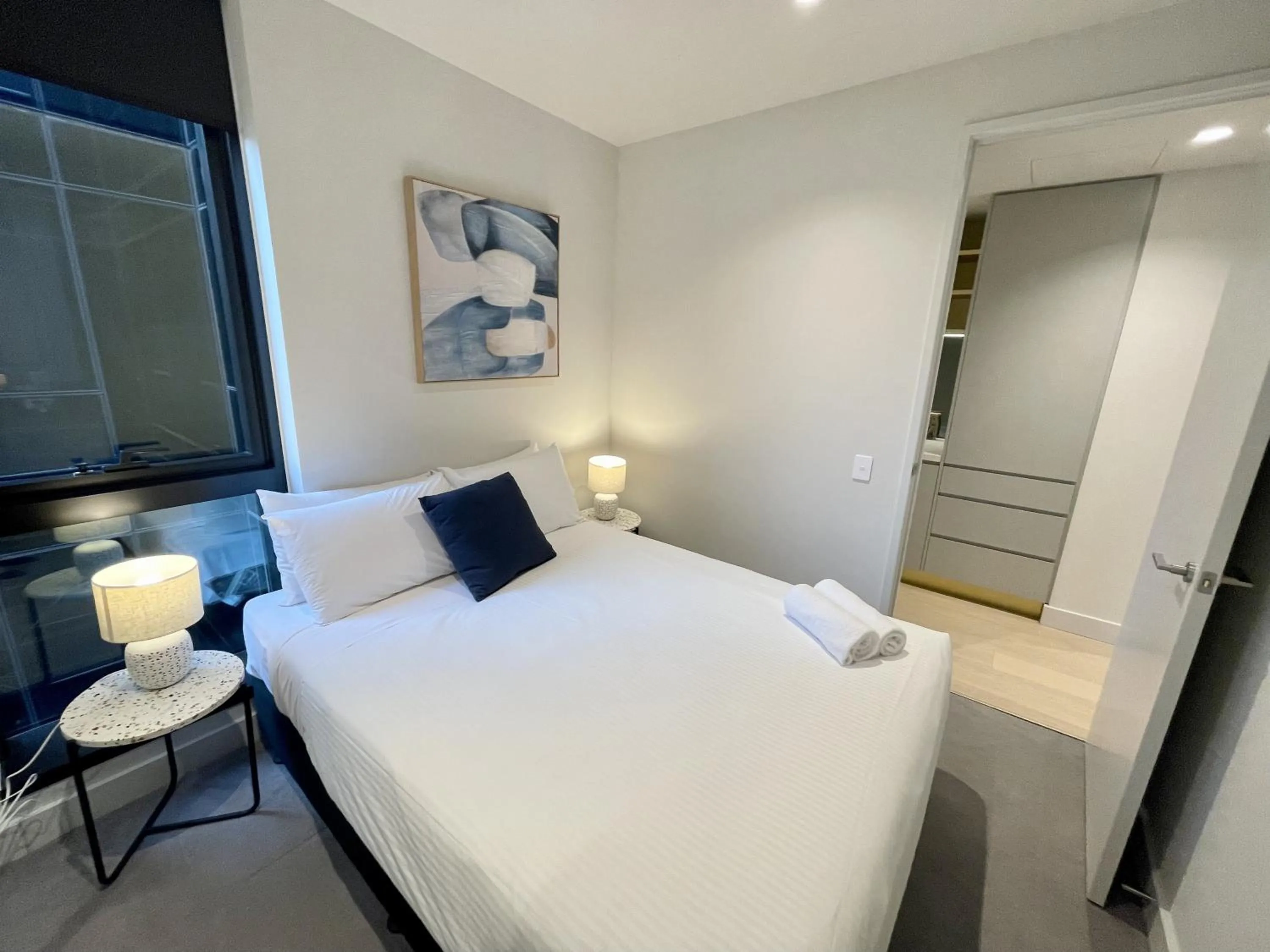 Bed in Paragon Apartments by CLLIX