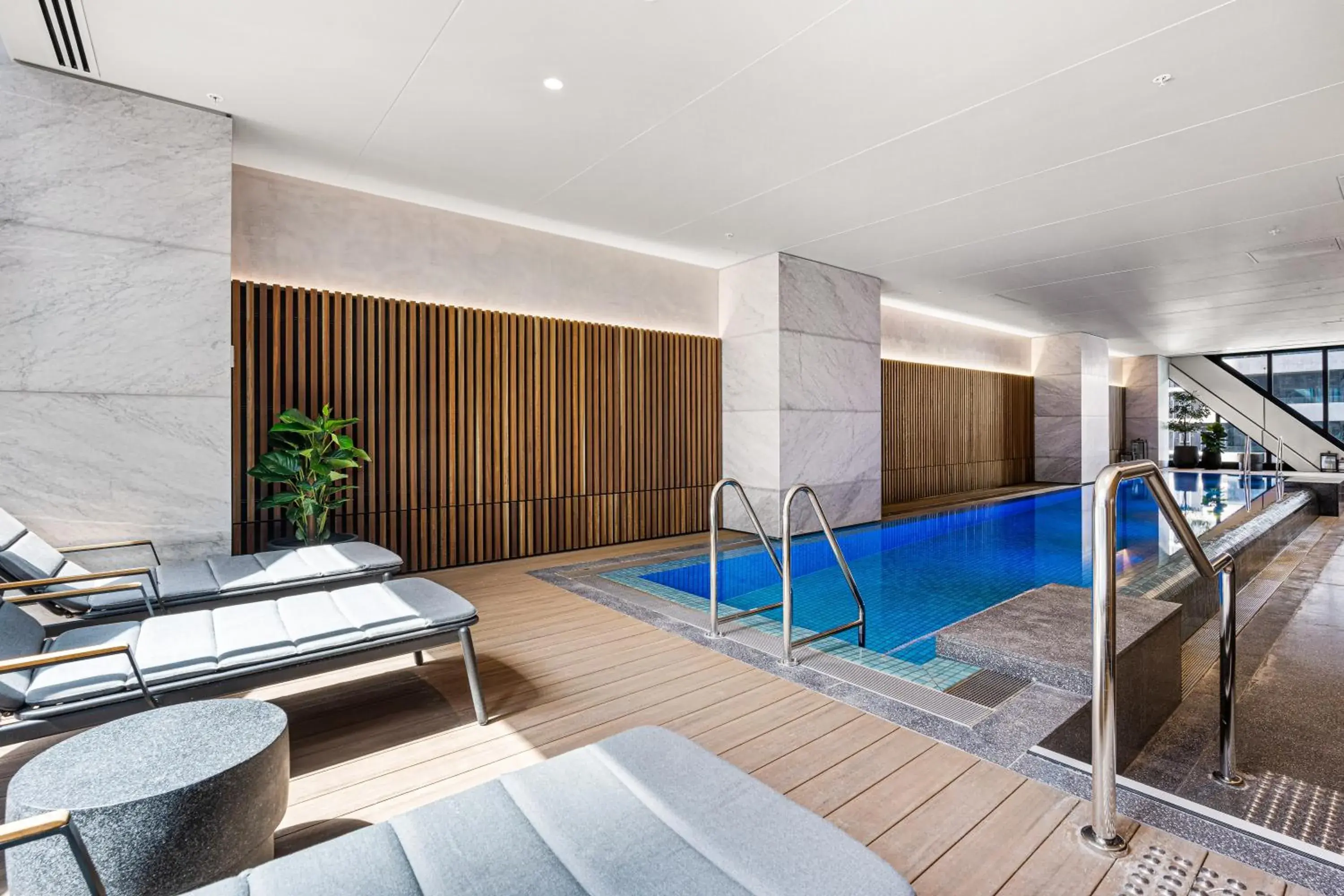 Swimming pool in Paragon Apartments by CLLIX Swimming pool in Paragon Apartments by CLLIX