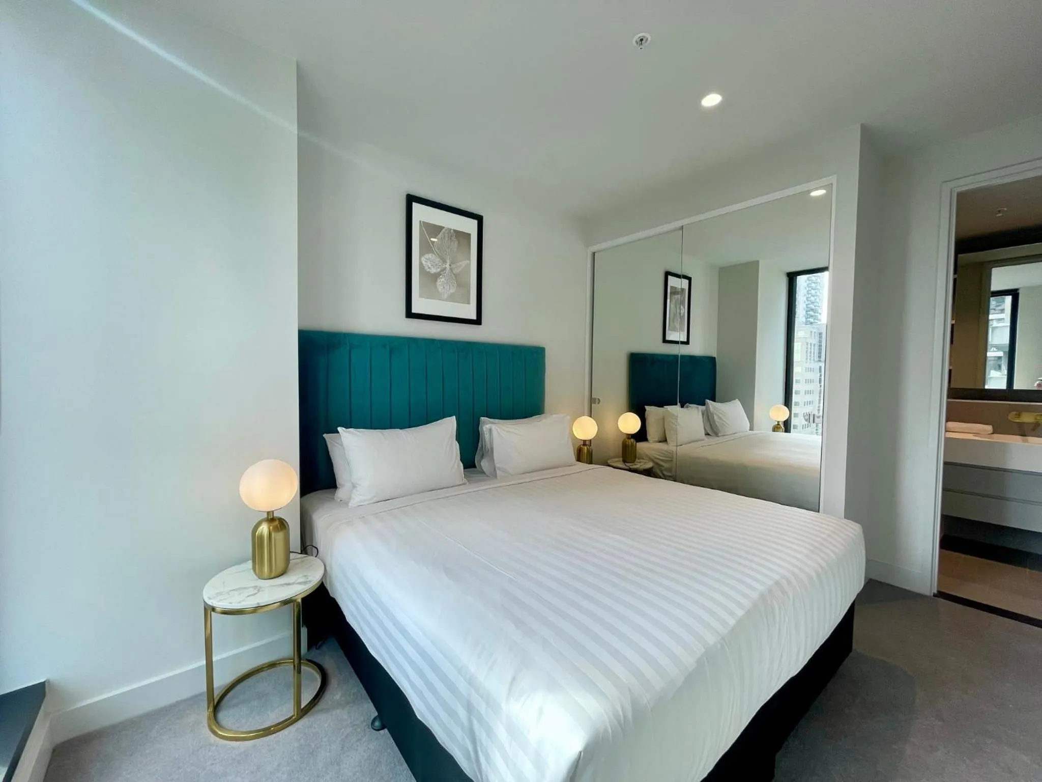 Bed in Paragon Apartments by CLLIX