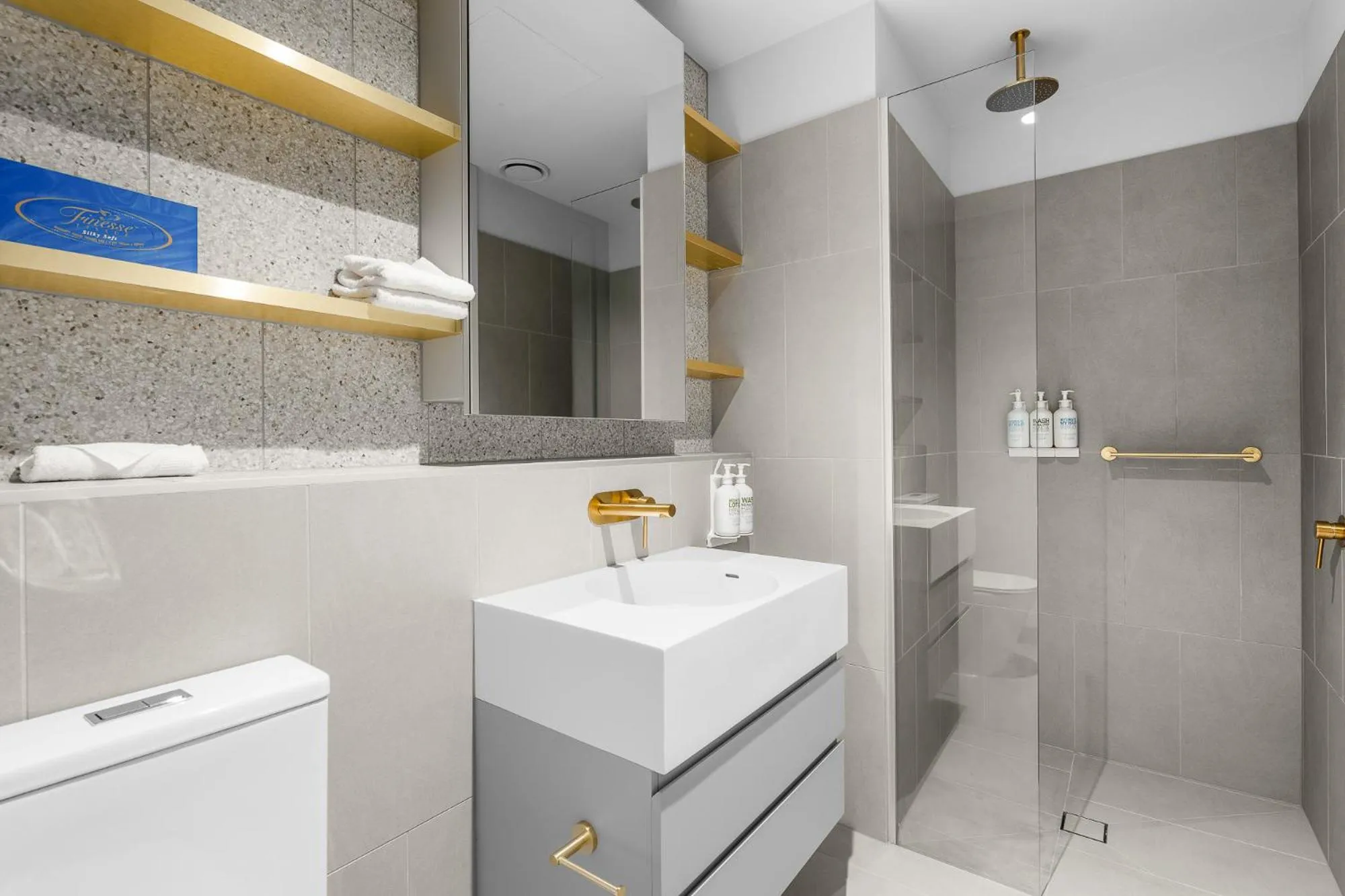 Shower in Paragon Apartments by CLLIX