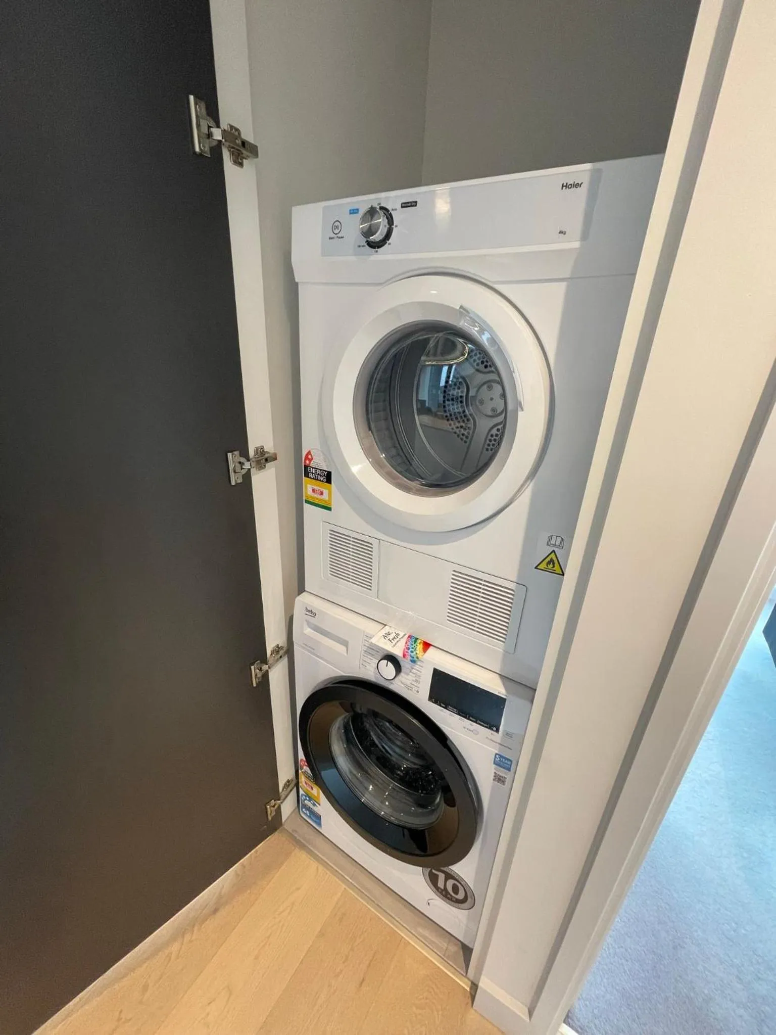 washing machine in Paragon Apartments by CLLIX