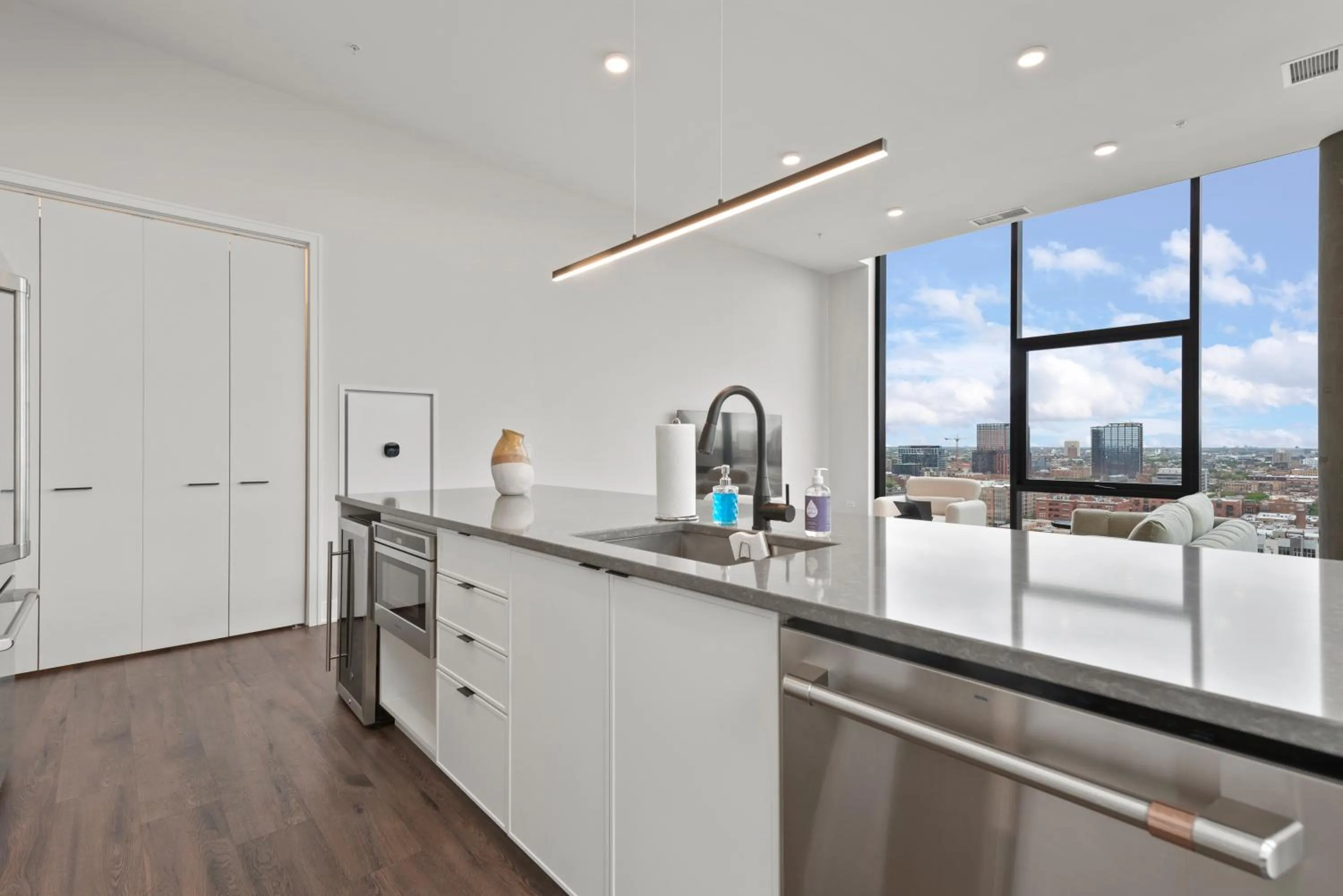 Kitchen or kitchenette in Avra Stylish Apartments Prime West Loop Location Near Union Park
