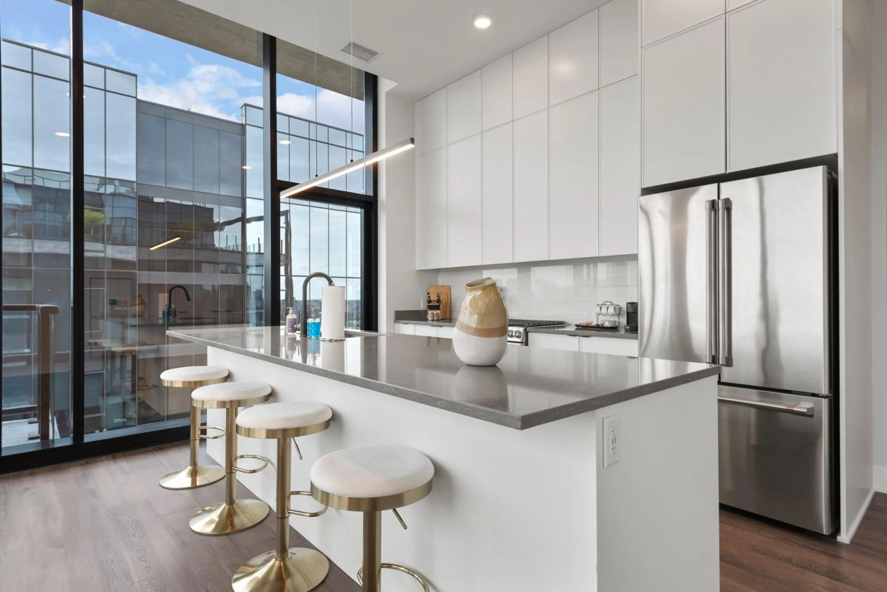 Kitchen or kitchenette in Avra Stylish Apartments Prime West Loop Location Near Union Park