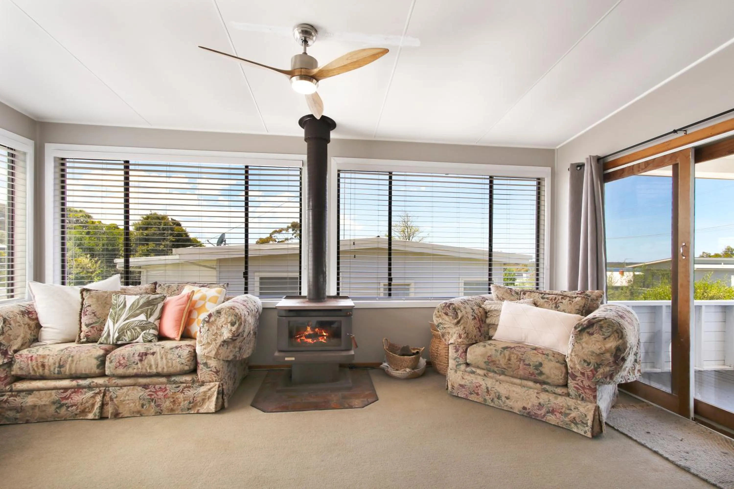 Howitt House - Central Metung Village Retreat