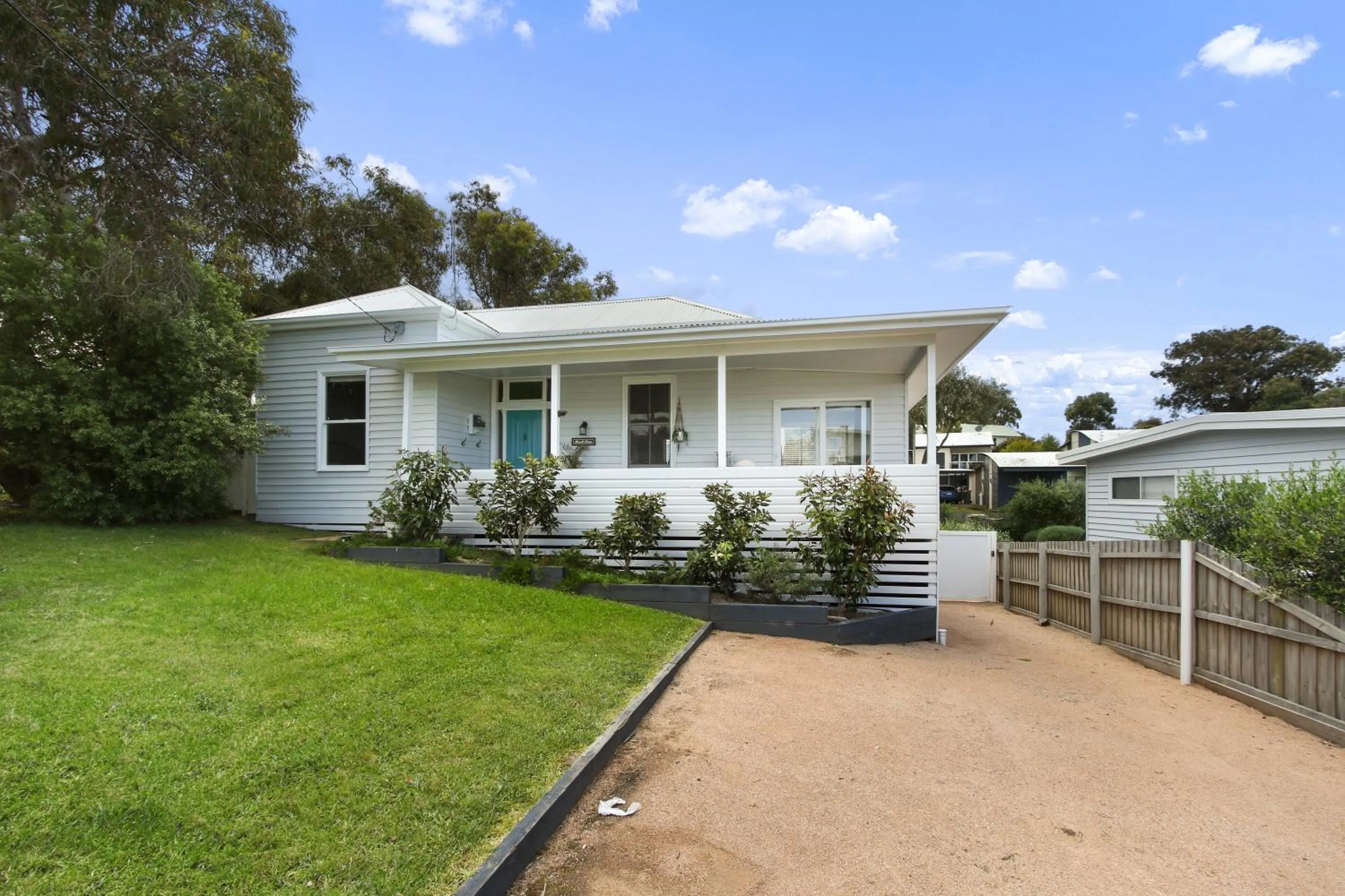 Howitt House - Central Metung Village Retreat