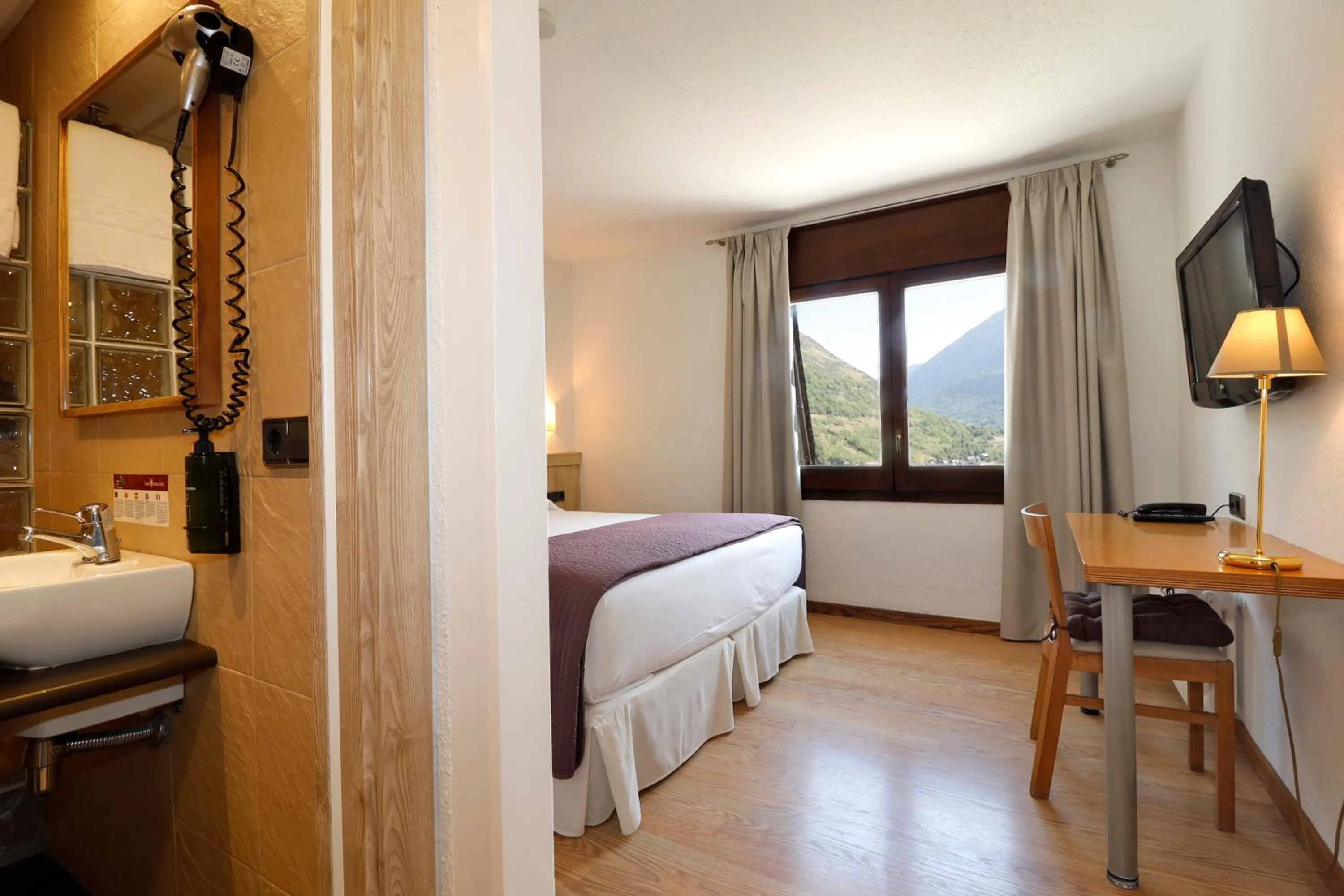 Bed in Hotel Blu Aran