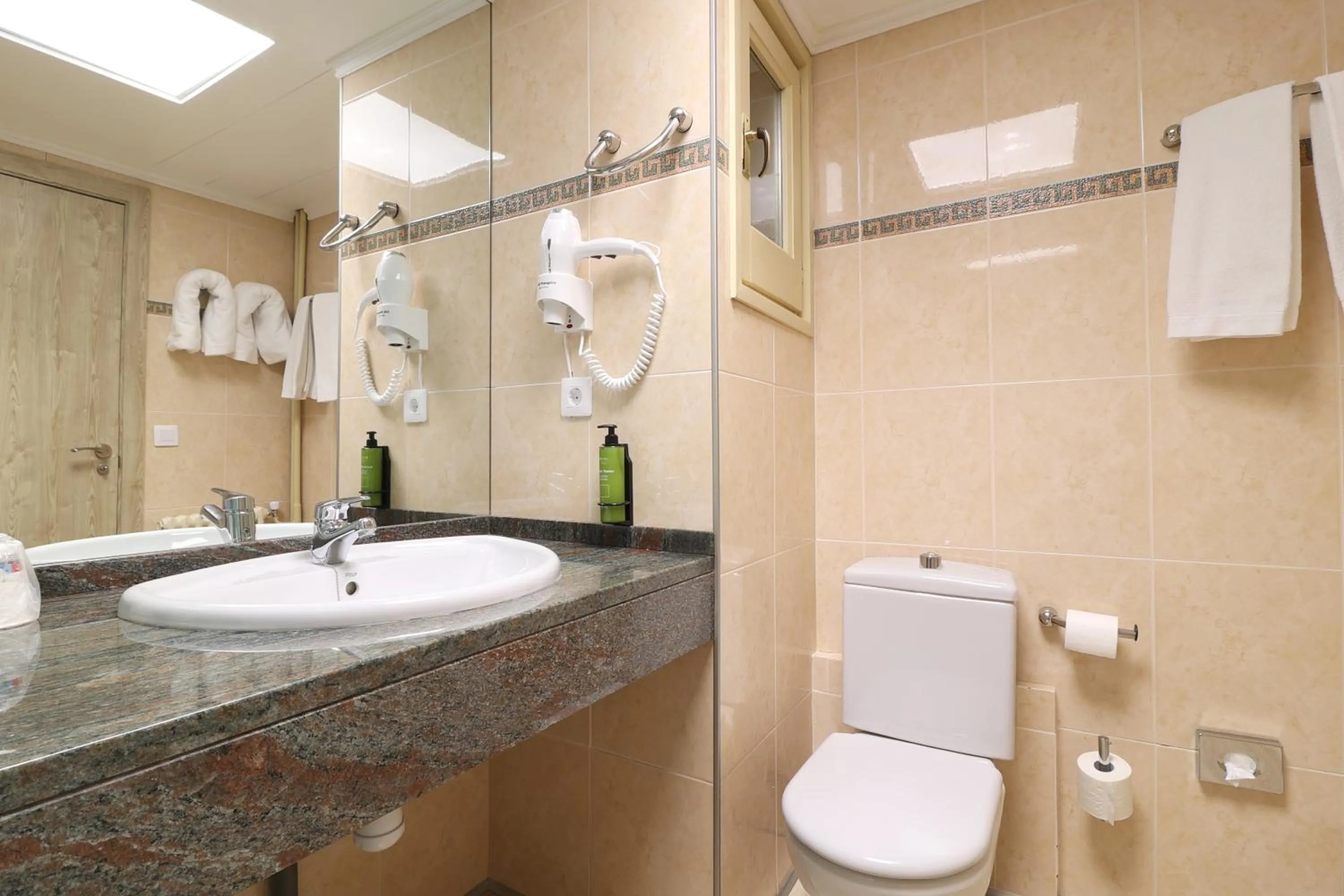 Bathroom in Hotel Blu Aran