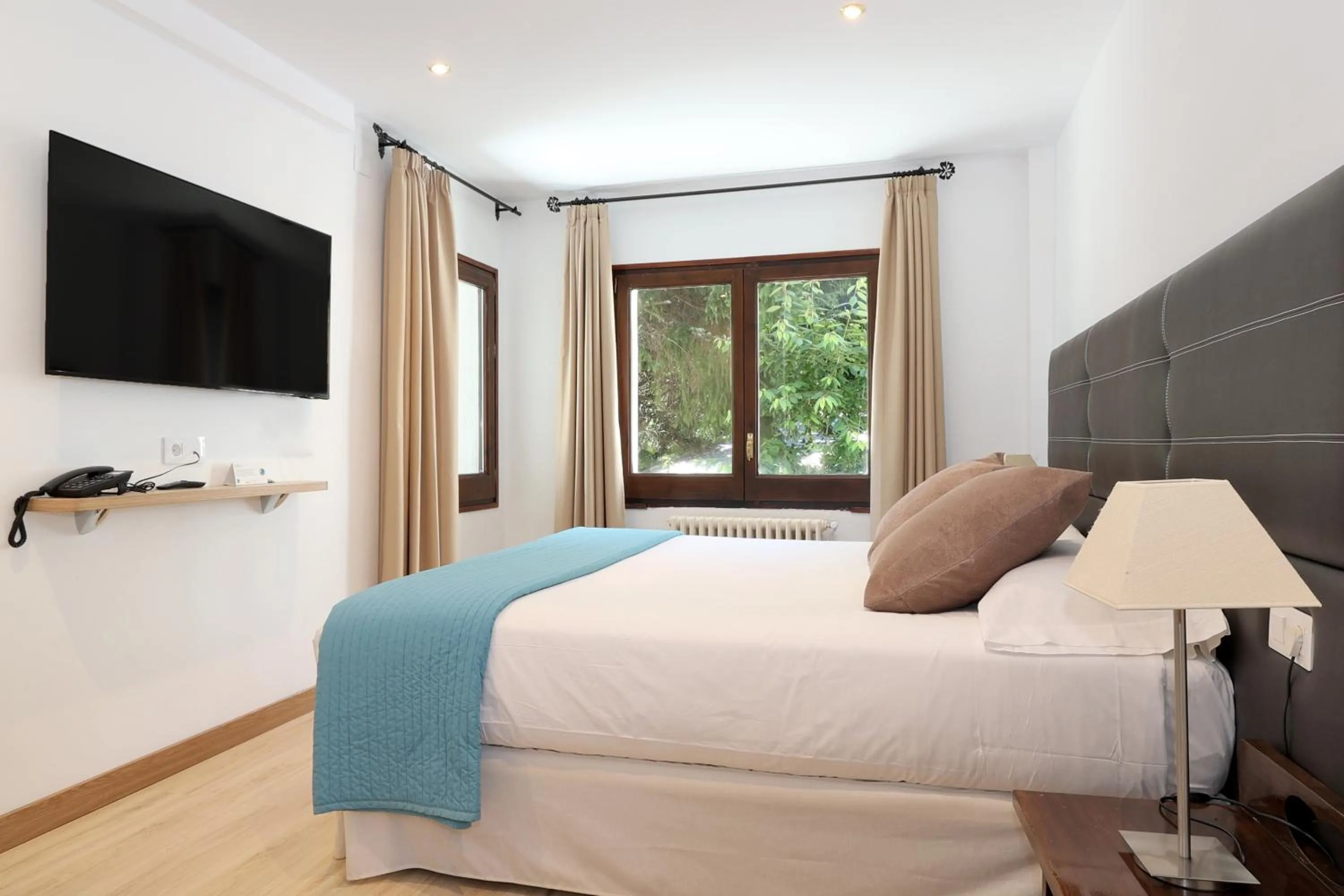 Bed in Hotel Blu Aran