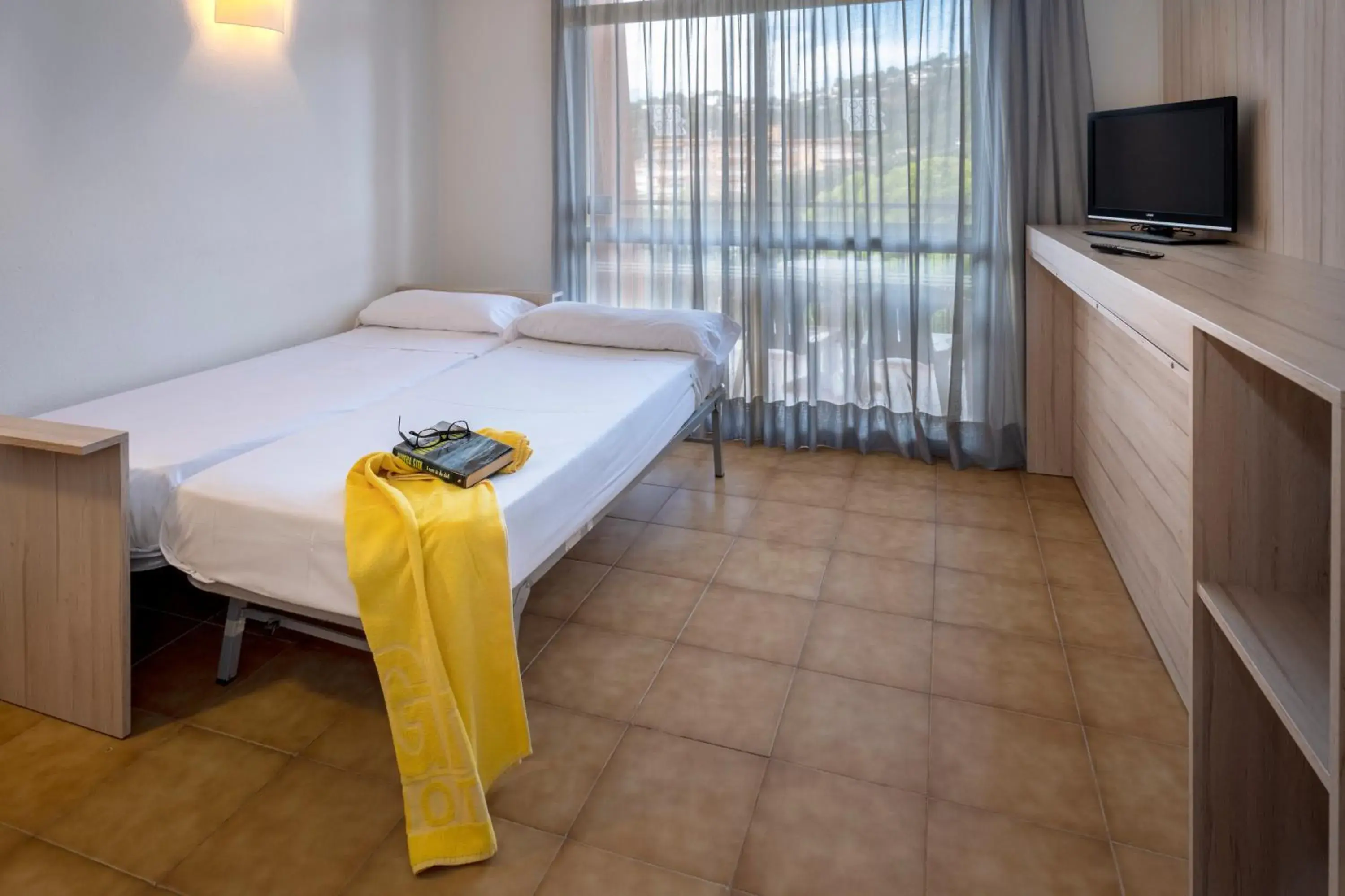 Living room, Bed in GHT Aparthotel Tossa Park Living room, Bed in GHT Aparthotel Tossa Park