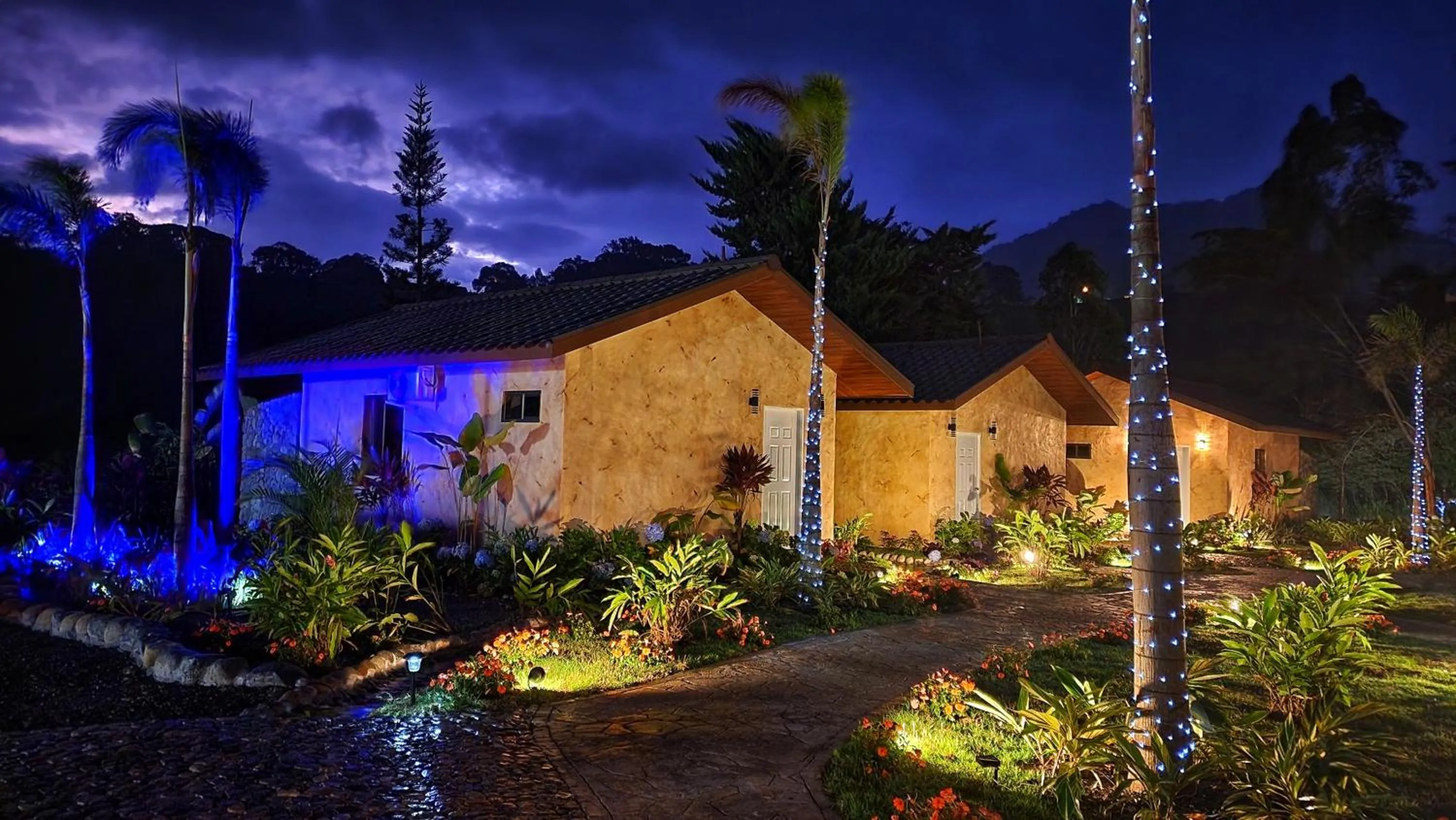 Night in Rio Verde by Villa Alejandro