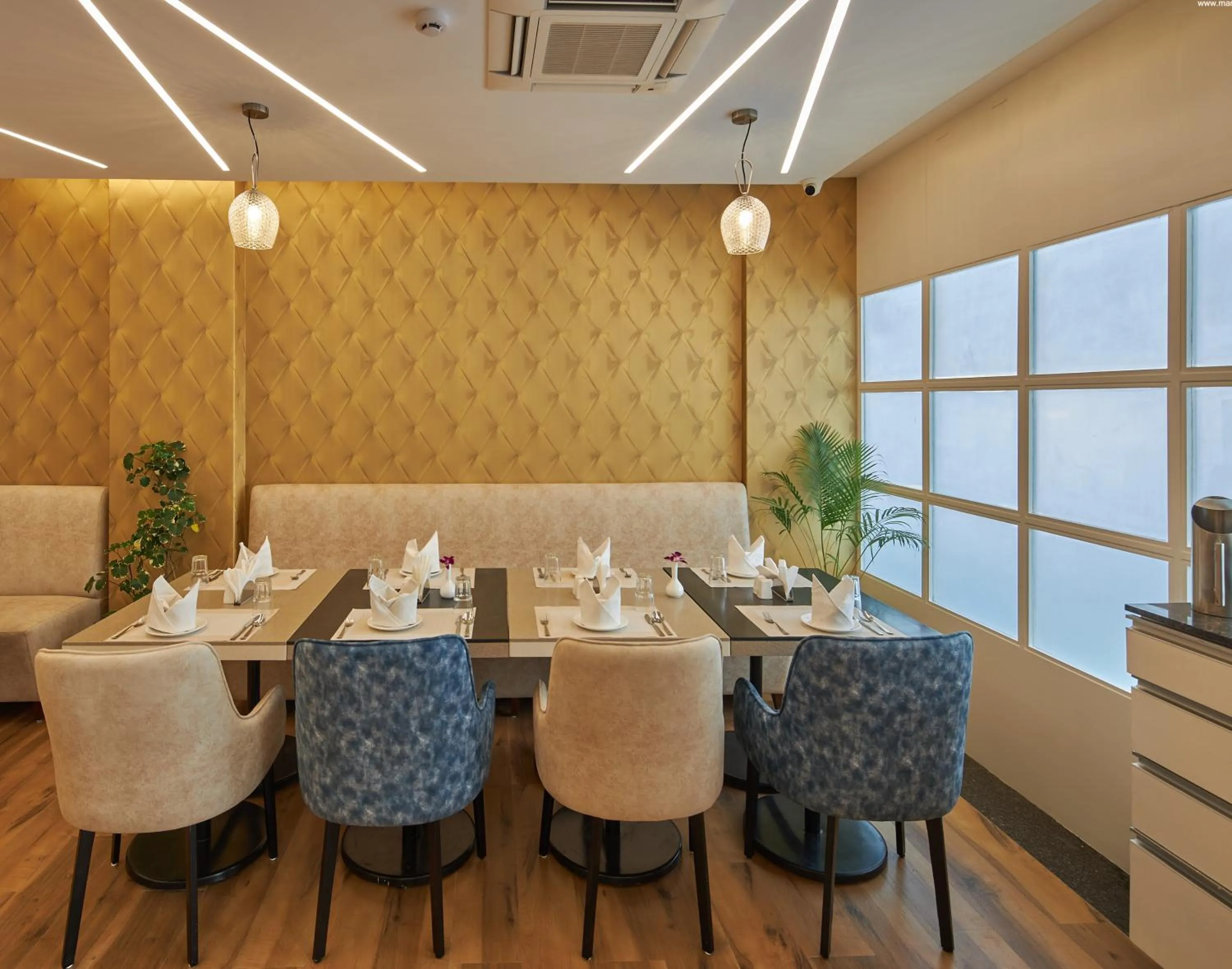 Restaurant/places to eat in Regenta Inn Grand-ORR, Mahadevapura