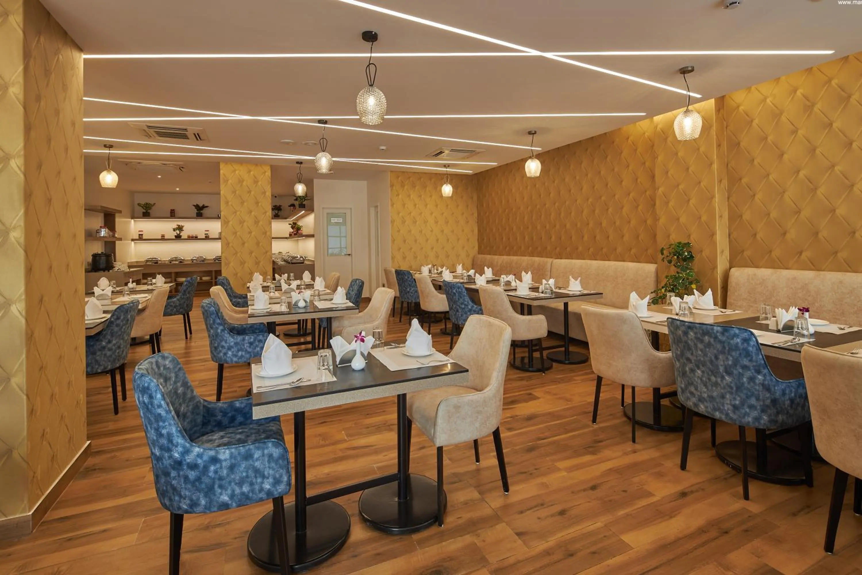 Restaurant/places to eat in Regenta Inn Grand-ORR, Mahadevapura